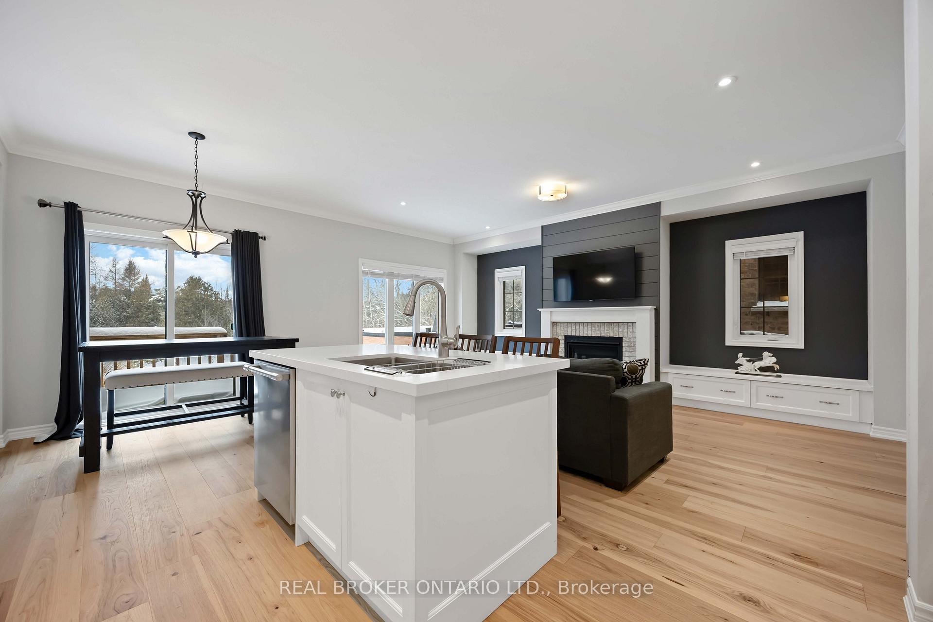Photo 16 of 31 Gord Matthews Way, Uxbridge — HOMEH