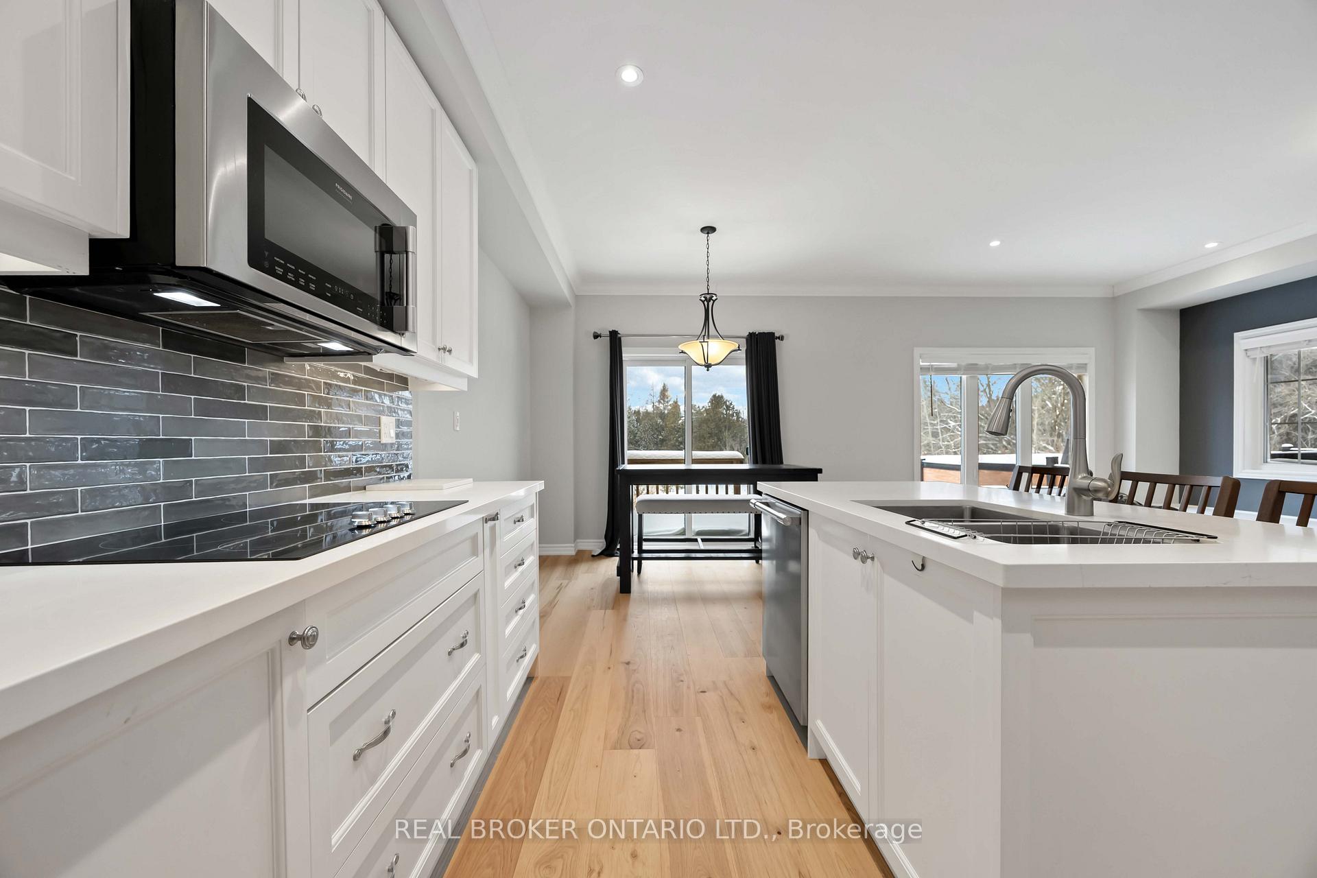 Photo 17 of 31 Gord Matthews Way, Uxbridge — HOMEH