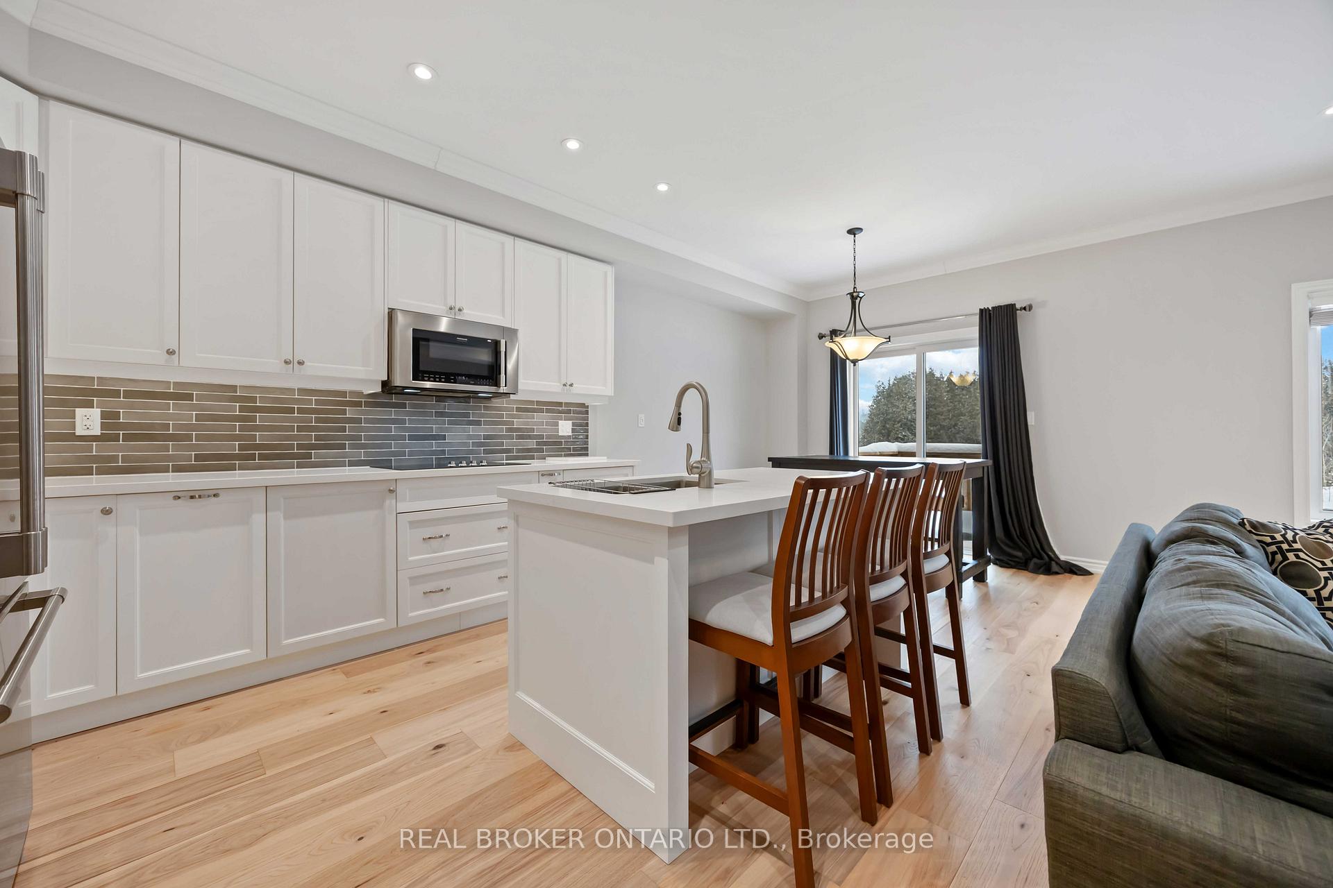 Photo 18 of 31 Gord Matthews Way, Uxbridge — HOMEH