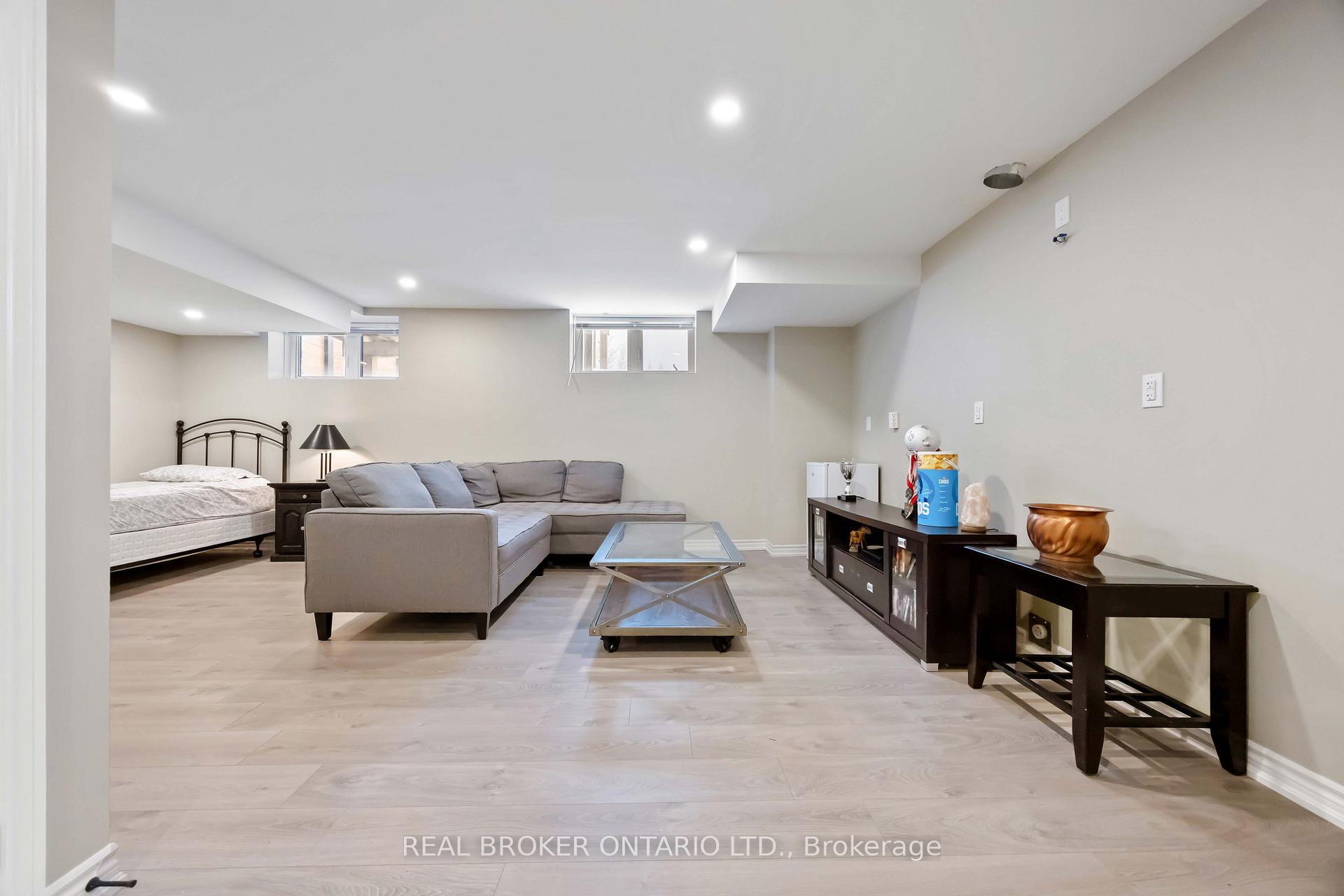 Photo 35 of 31 Gord Matthews Way, Uxbridge — HOMEH