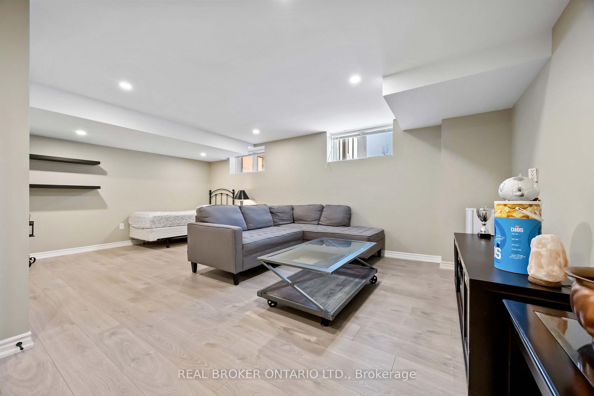 Photo 36 of 31 Gord Matthews Way, Uxbridge — HOMEH