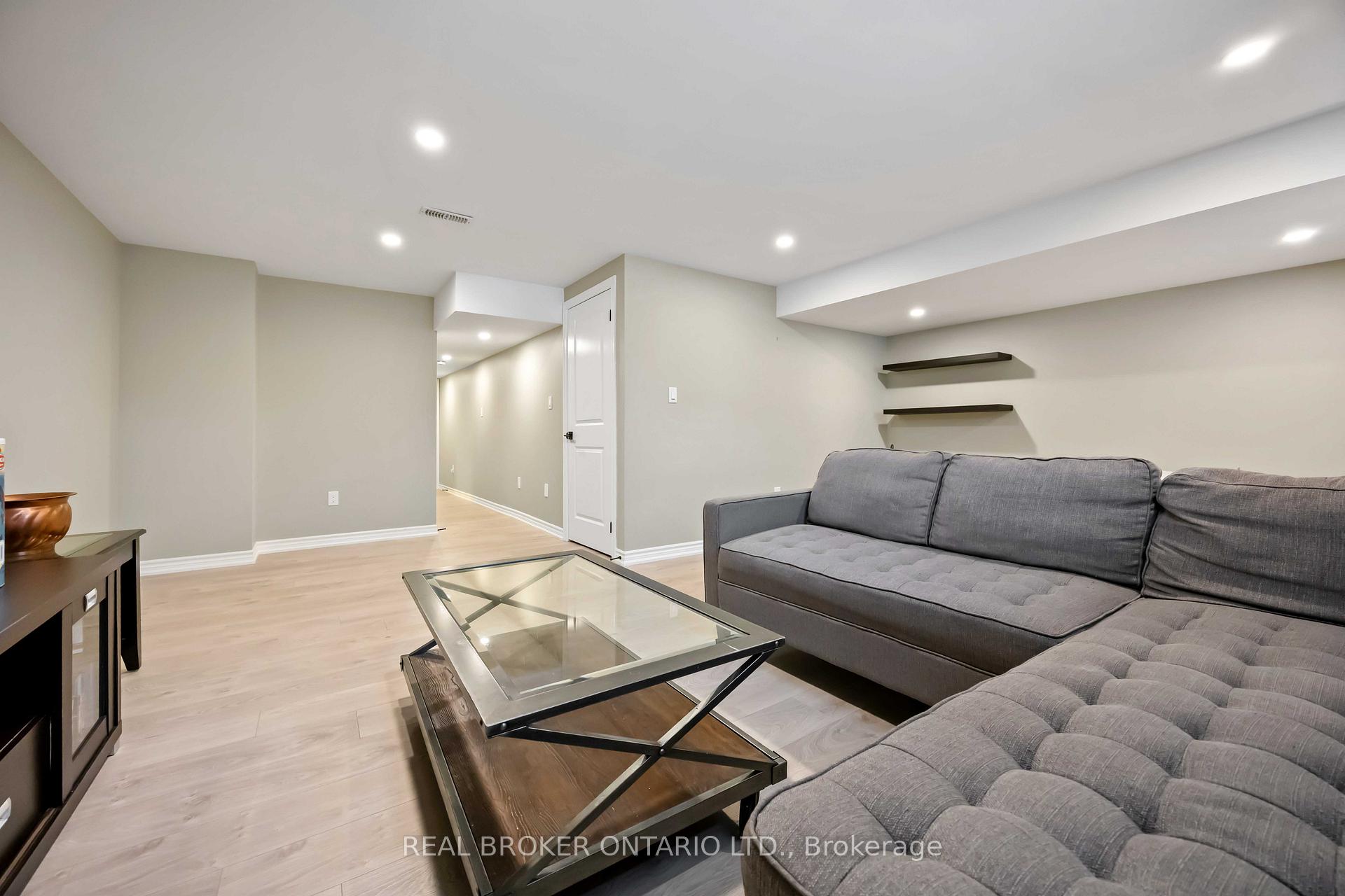 Photo 37 of 31 Gord Matthews Way, Uxbridge — HOMEH