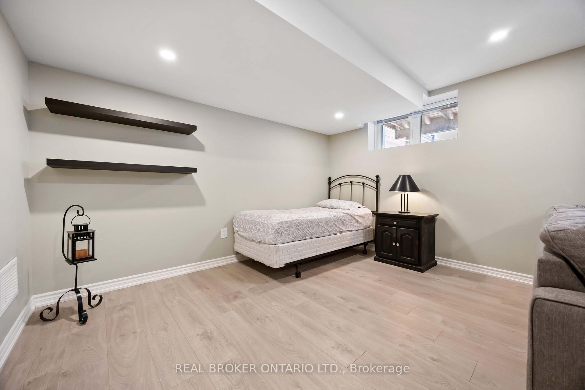 Photo 38 of 31 Gord Matthews Way, Uxbridge — HOMEH