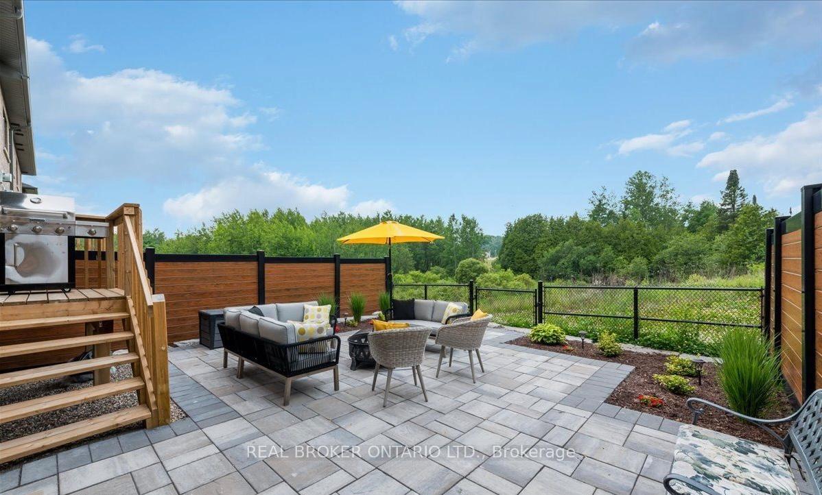 Photo 41 of 31 Gord Matthews Way, Uxbridge — HOMEH