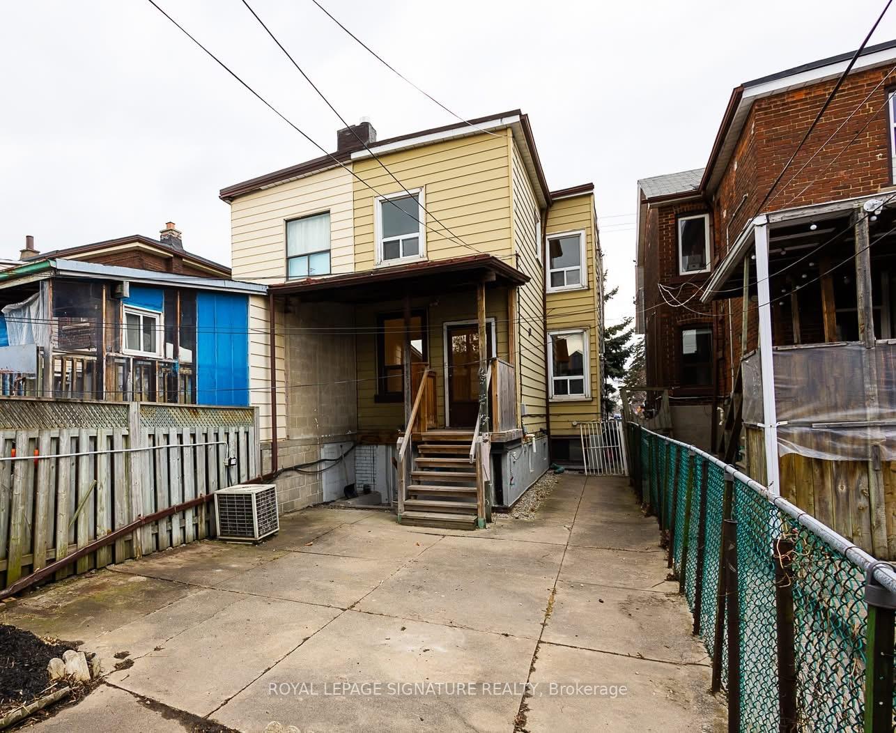 Photo 11 of Unit Upper, 1149 Dufferin Street, Toronto, Dovercourt-Wallace Emerson-Junction — HOMEH