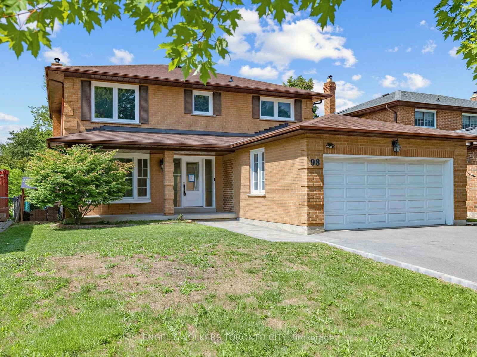Photo 4 of 98 Golf Links Drive, Aurora, Aurora Highlands — HOMEH