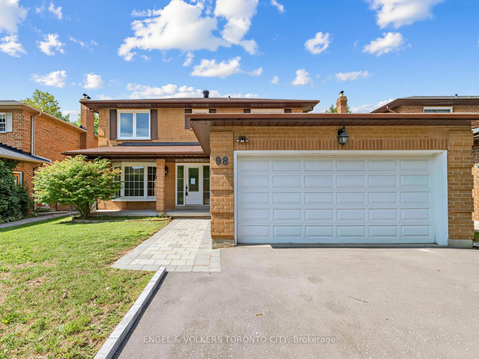 Photo 2 of 98 Golf Links Drive, Aurora, Aurora Highlands — HOMEH