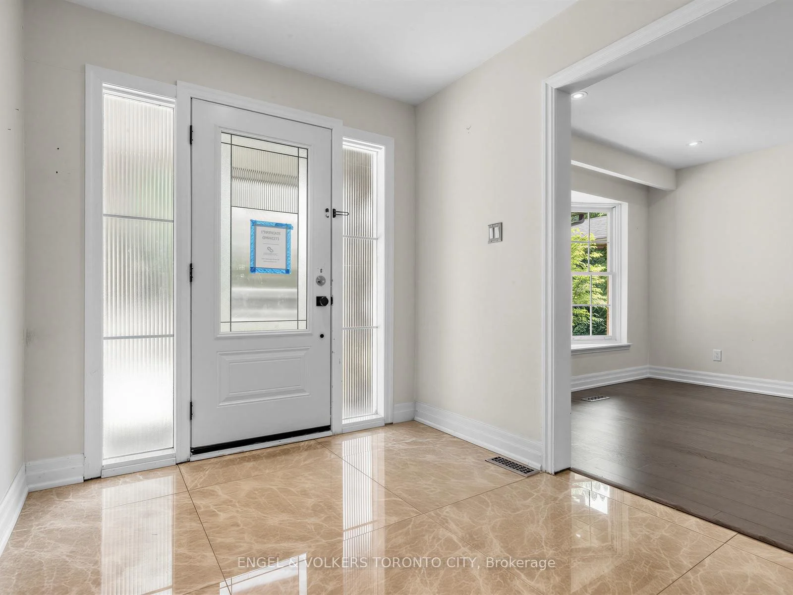 Photo 10 of 98 Golf Links Drive, Aurora, Aurora Highlands — HOMEH