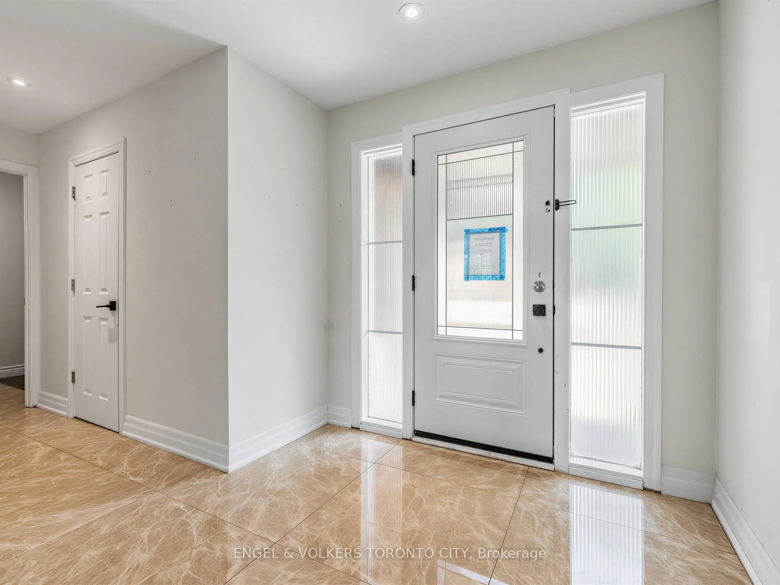 Photo 13 of 98 Golf Links Drive, Aurora, Aurora Highlands — HOMEH