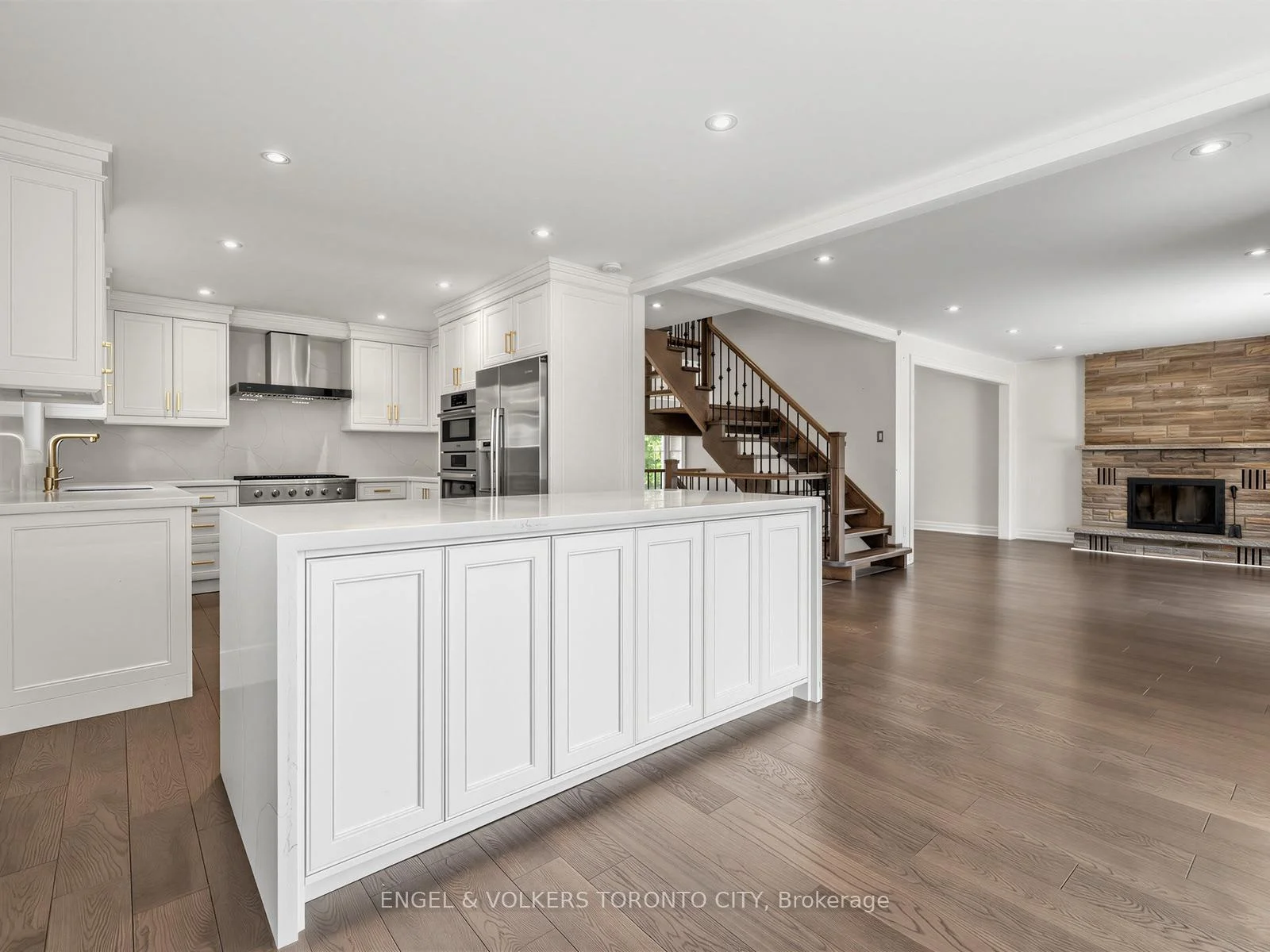 Photo 23 of 98 Golf Links Drive, Aurora, Aurora Highlands — HOMEH