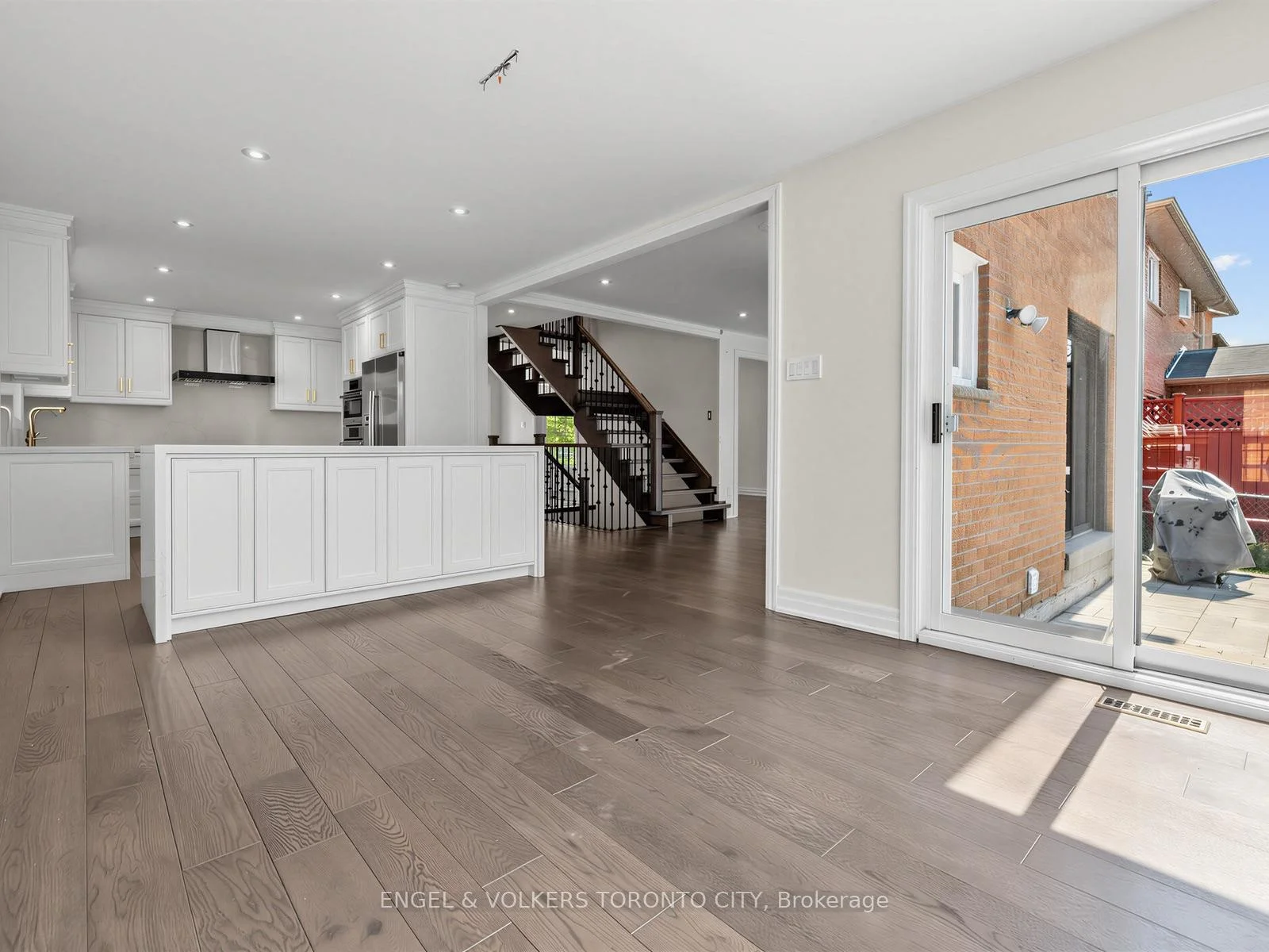 Photo 24 of 98 Golf Links Drive, Aurora, Aurora Highlands — HOMEH