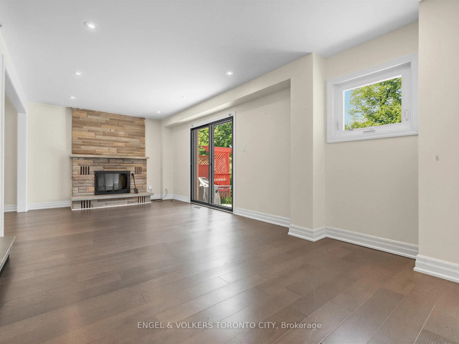 Photo 26 of 98 Golf Links Drive, Aurora, Aurora Highlands — HOMEH