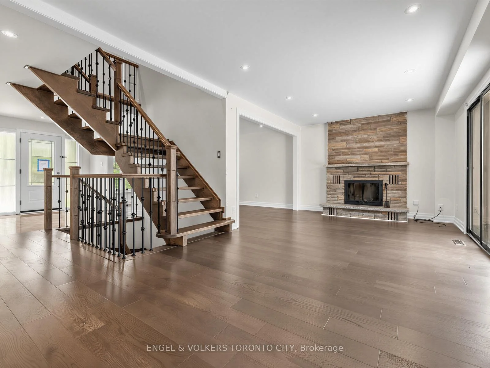 Photo 27 of 98 Golf Links Drive, Aurora, Aurora Highlands — HOMEH