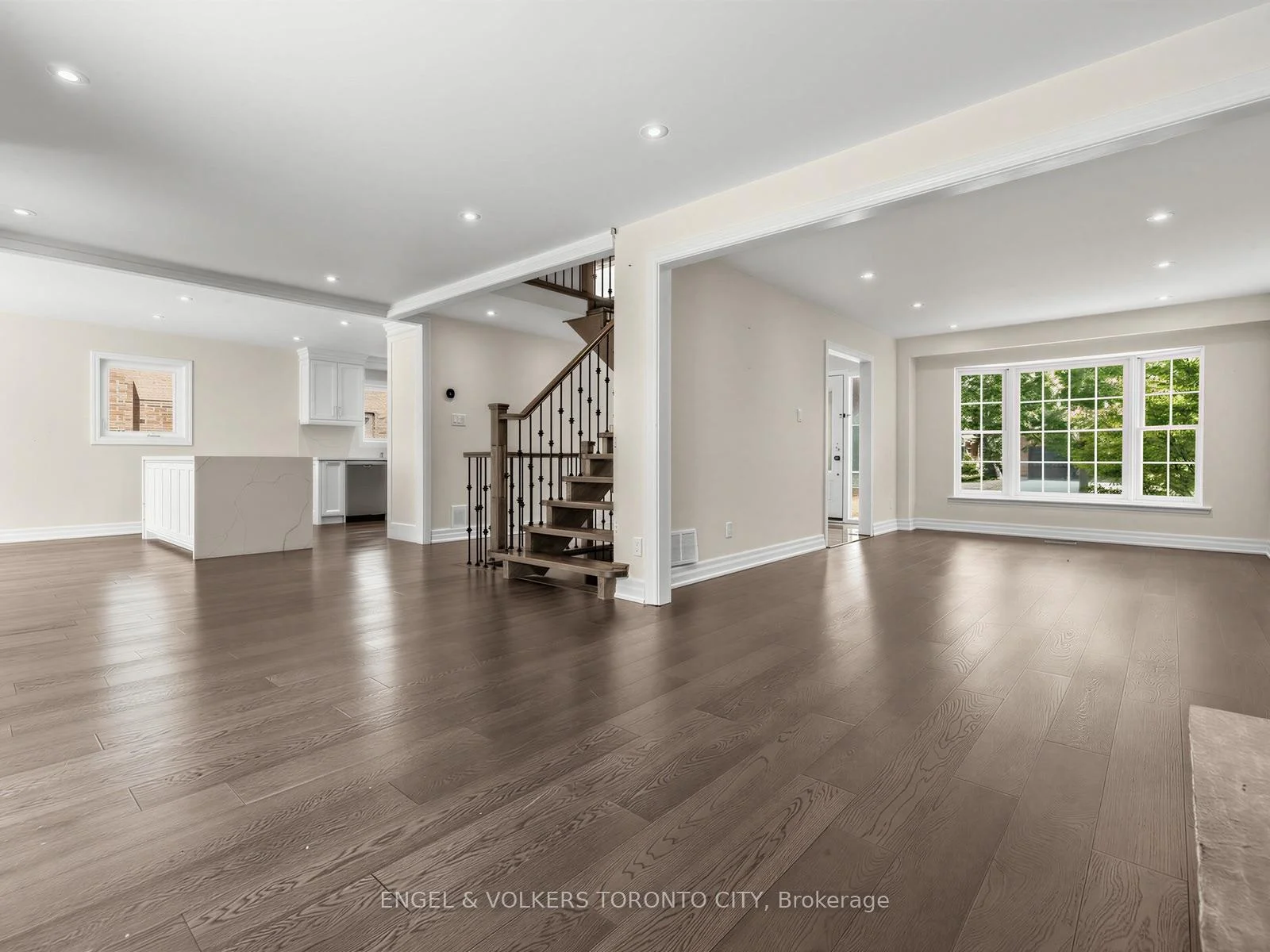 Photo 28 of 98 Golf Links Drive, Aurora, Aurora Highlands — HOMEH