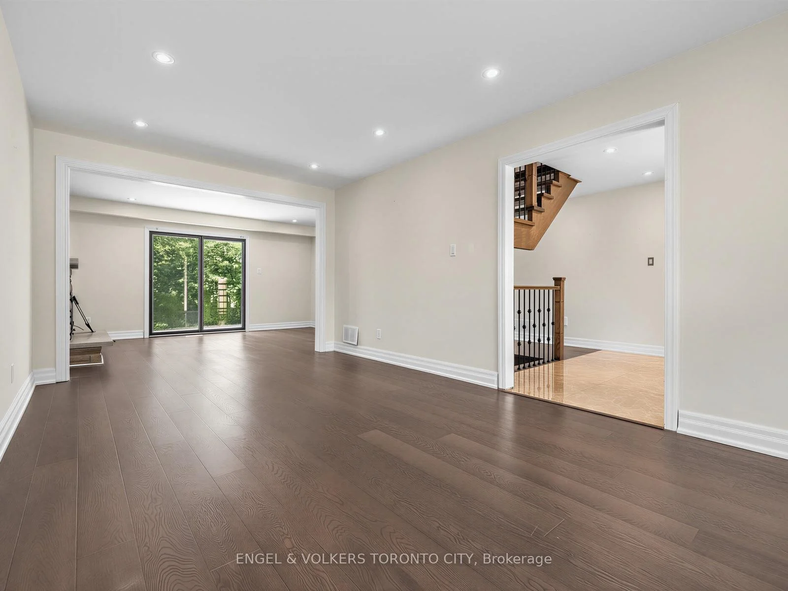 Photo 30 of 98 Golf Links Drive, Aurora, Aurora Highlands — HOMEH