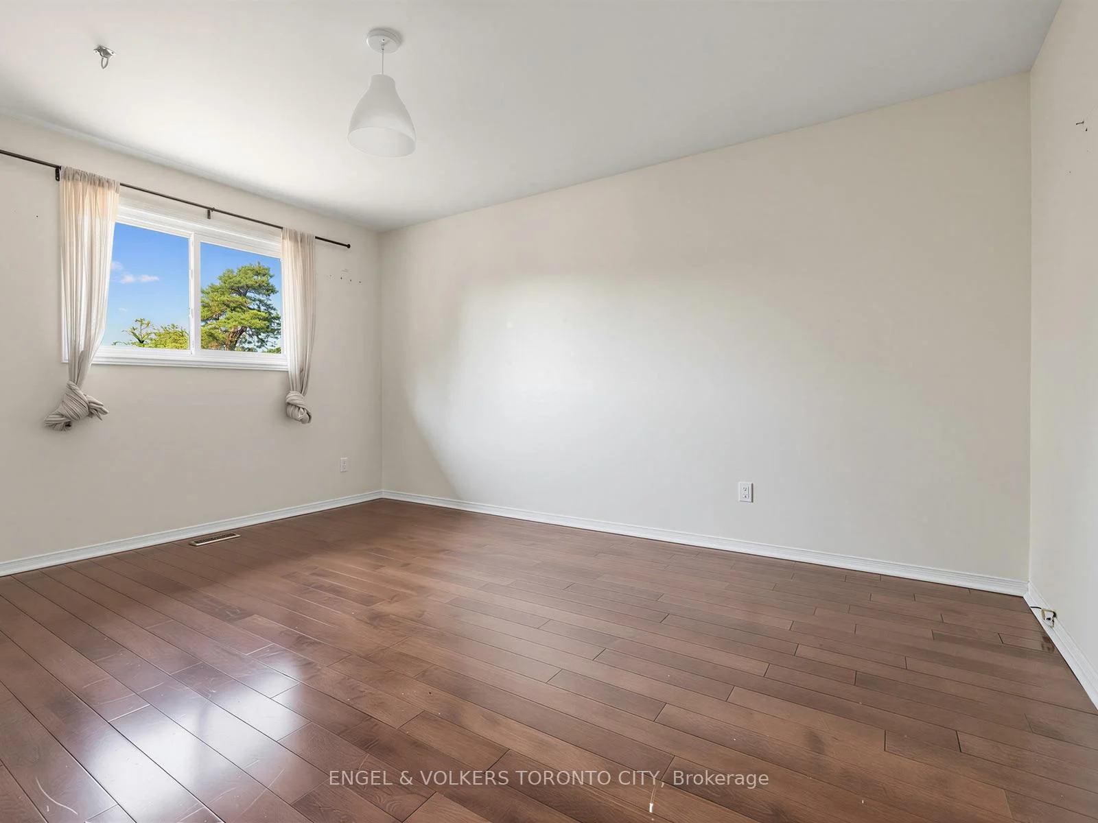 Photo 34 of 98 Golf Links Drive, Aurora, Aurora Highlands — HOMEH