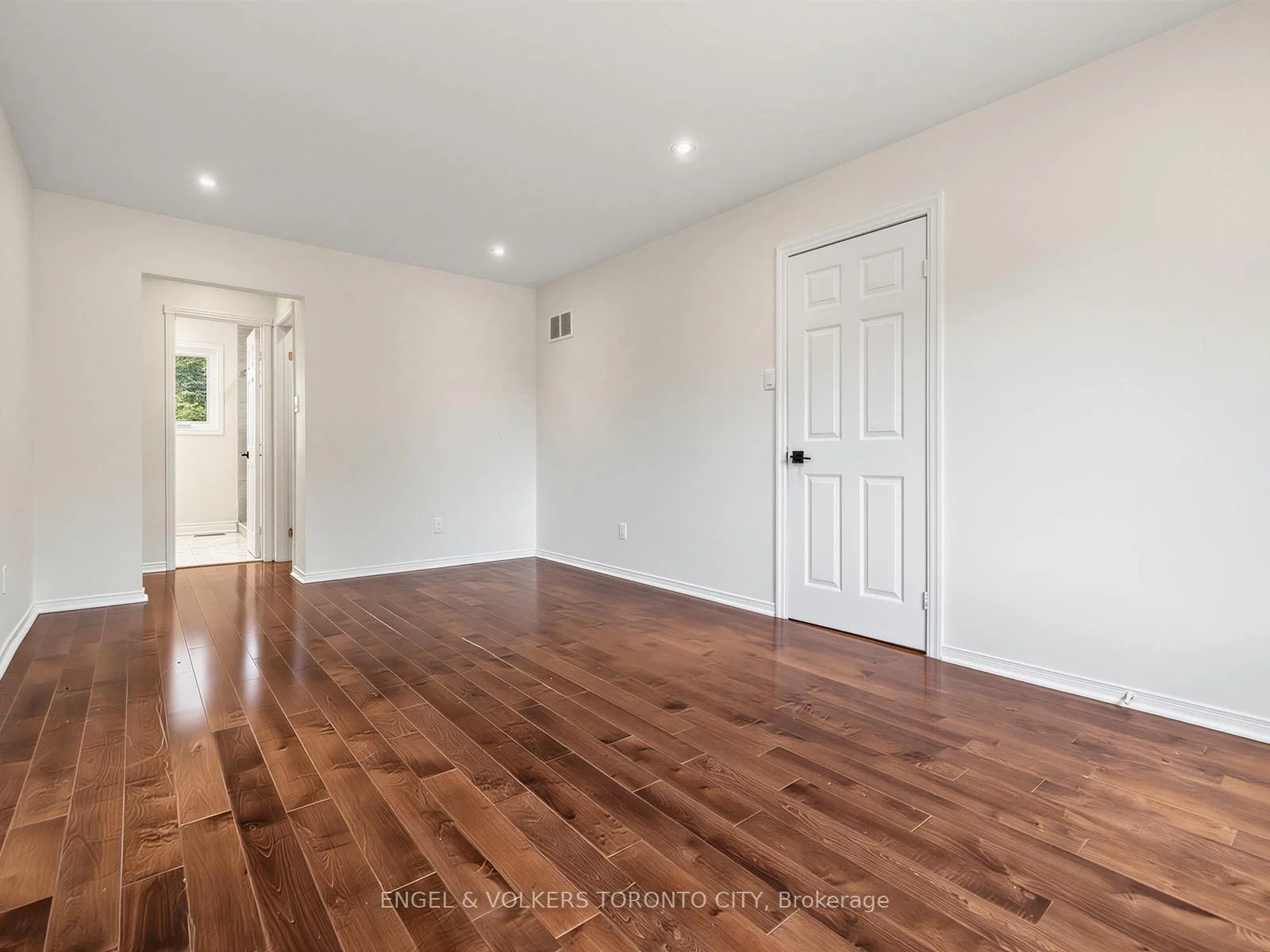 Photo 38 of 98 Golf Links Drive, Aurora, Aurora Highlands — HOMEH