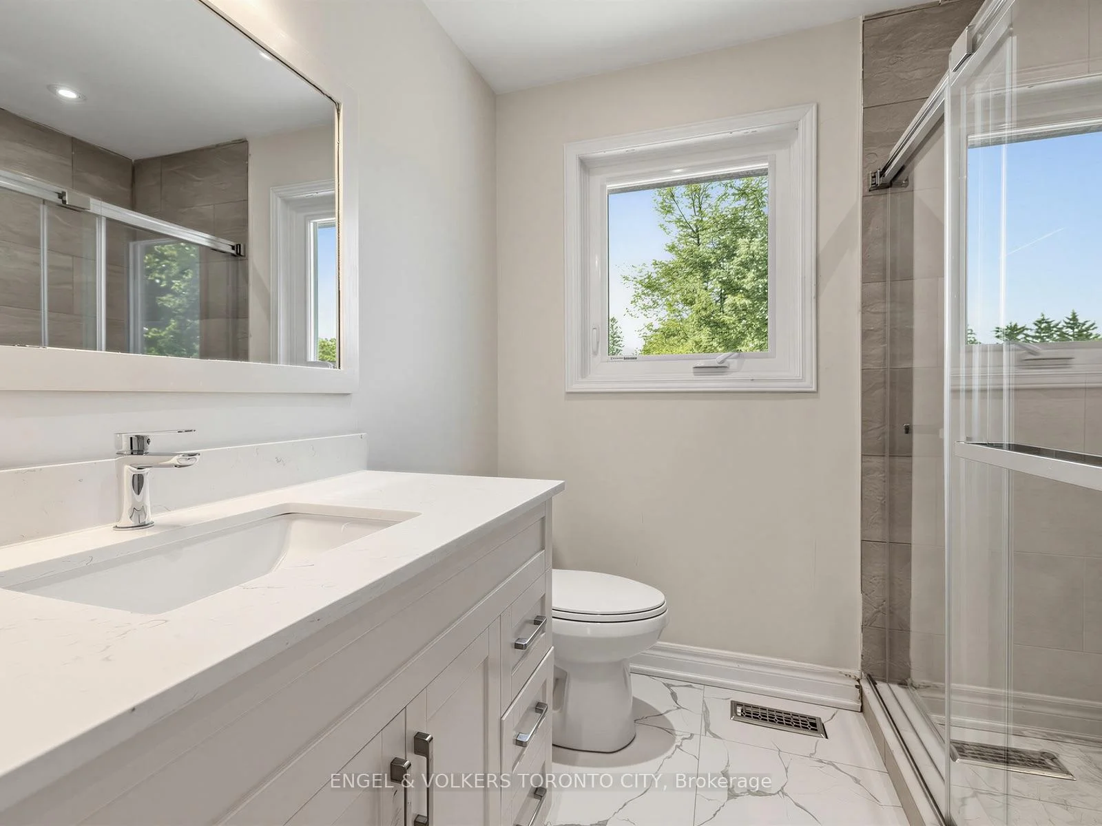 Photo 40 of 98 Golf Links Drive, Aurora, Aurora Highlands — HOMEH