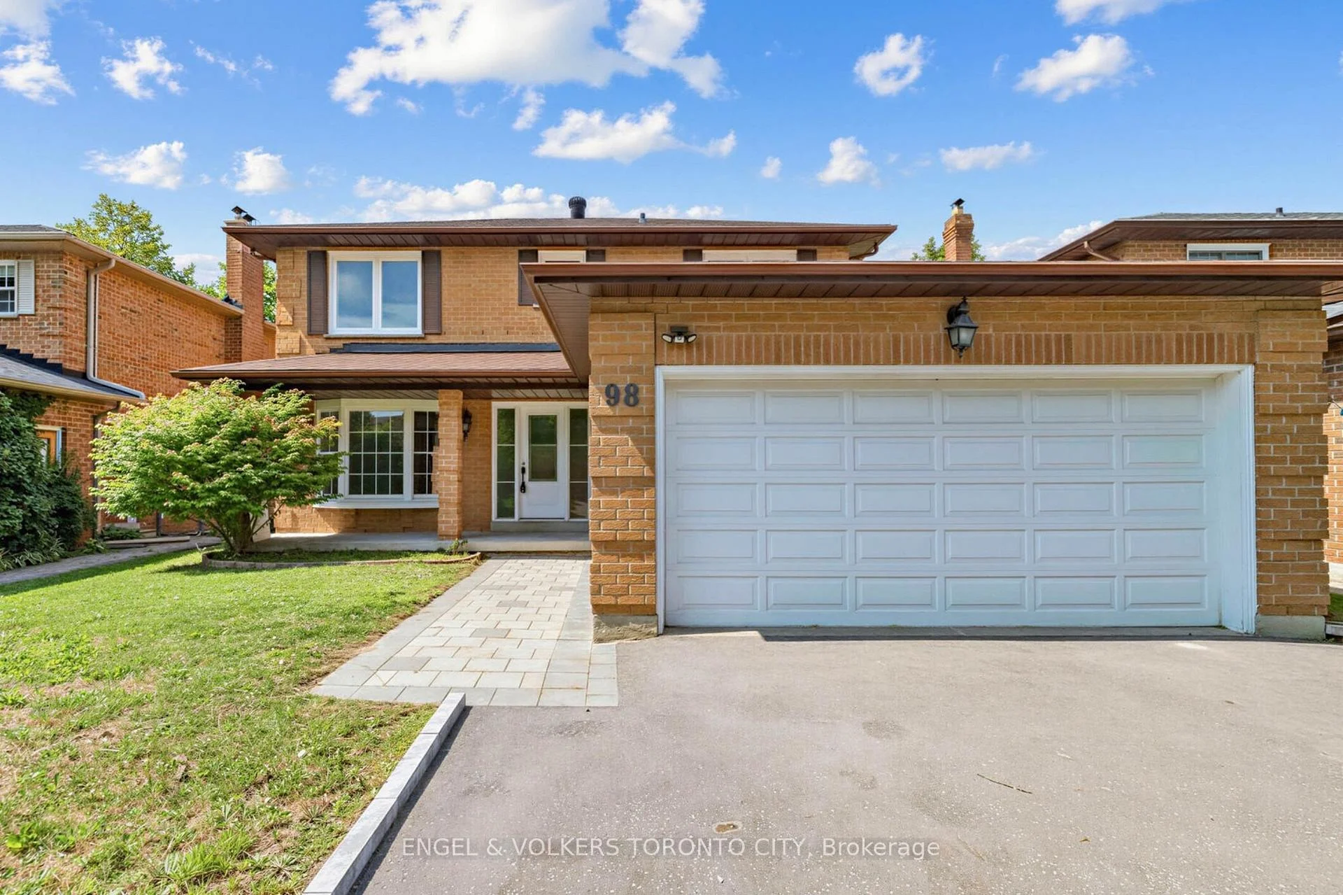 Photo 5 of 98 Golf Links Drive, Aurora, Aurora Highlands — HOMEH
