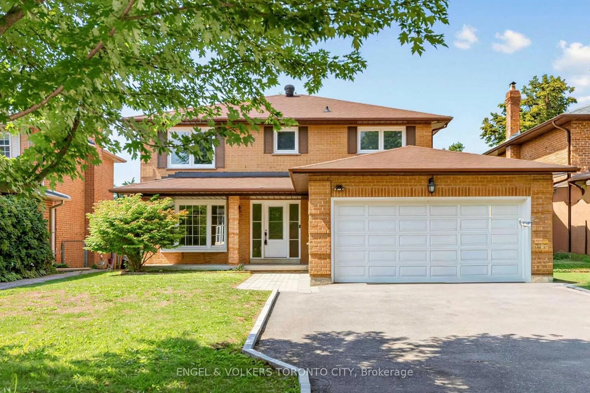 Photo 7 of 98 Golf Links Drive, Aurora, Aurora Highlands — HOMEH