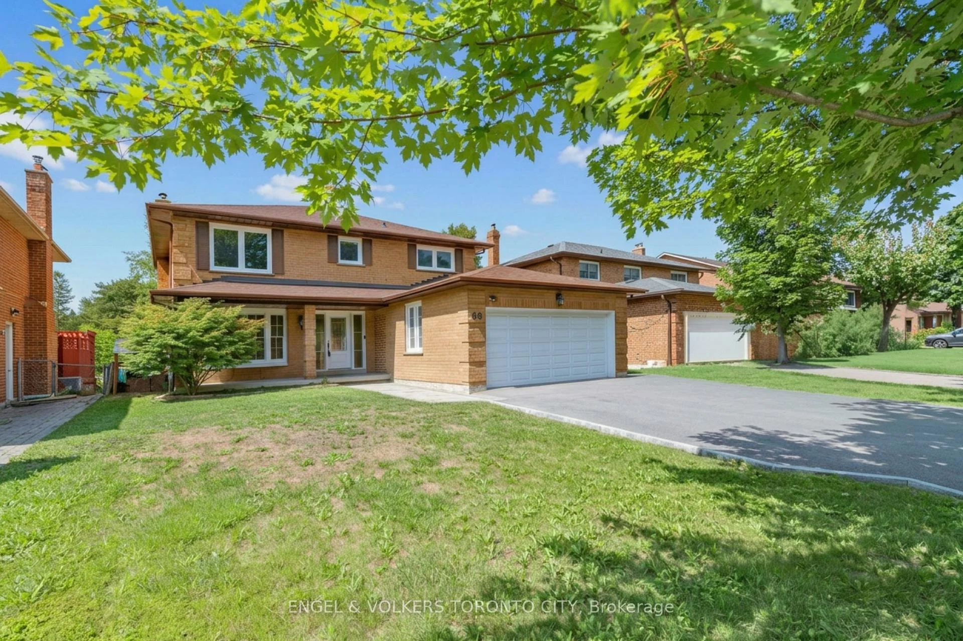 Photo 9 of 98 Golf Links Drive, Aurora, Aurora Highlands — HOMEH