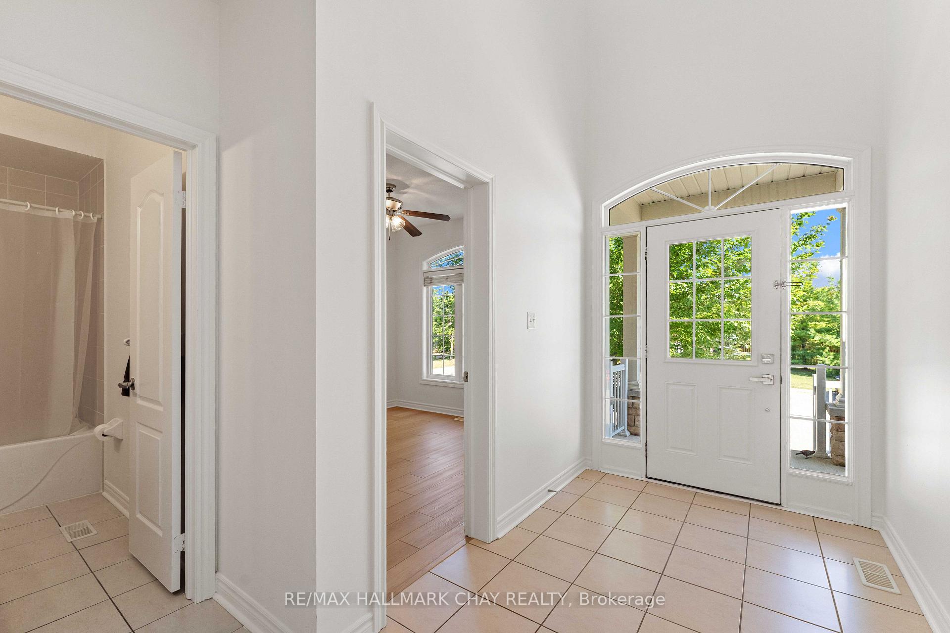 Photo 15 of 36 Starboard Circle, Wasaga Beach — HOMEH