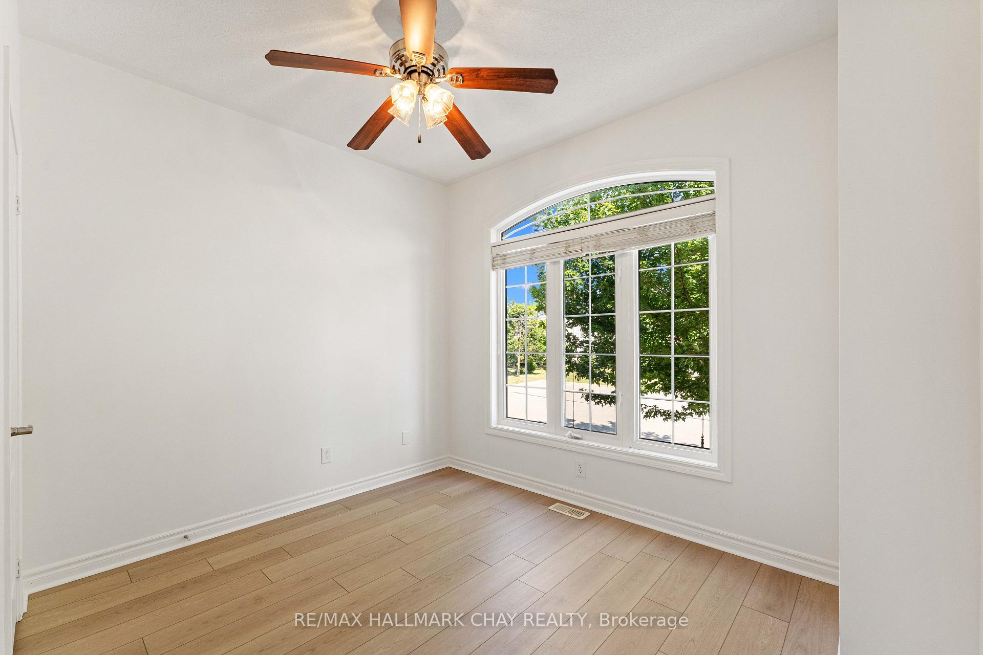 Photo 17 of 36 Starboard Circle, Wasaga Beach — HOMEH