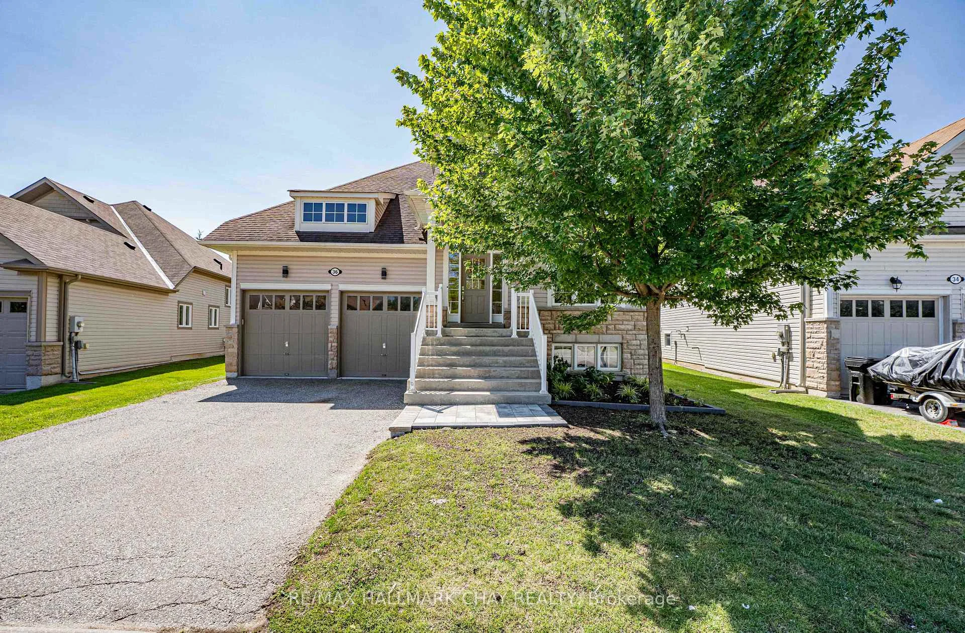 Photo 4 of 36 Starboard Circle, Wasaga Beach — HOMEH