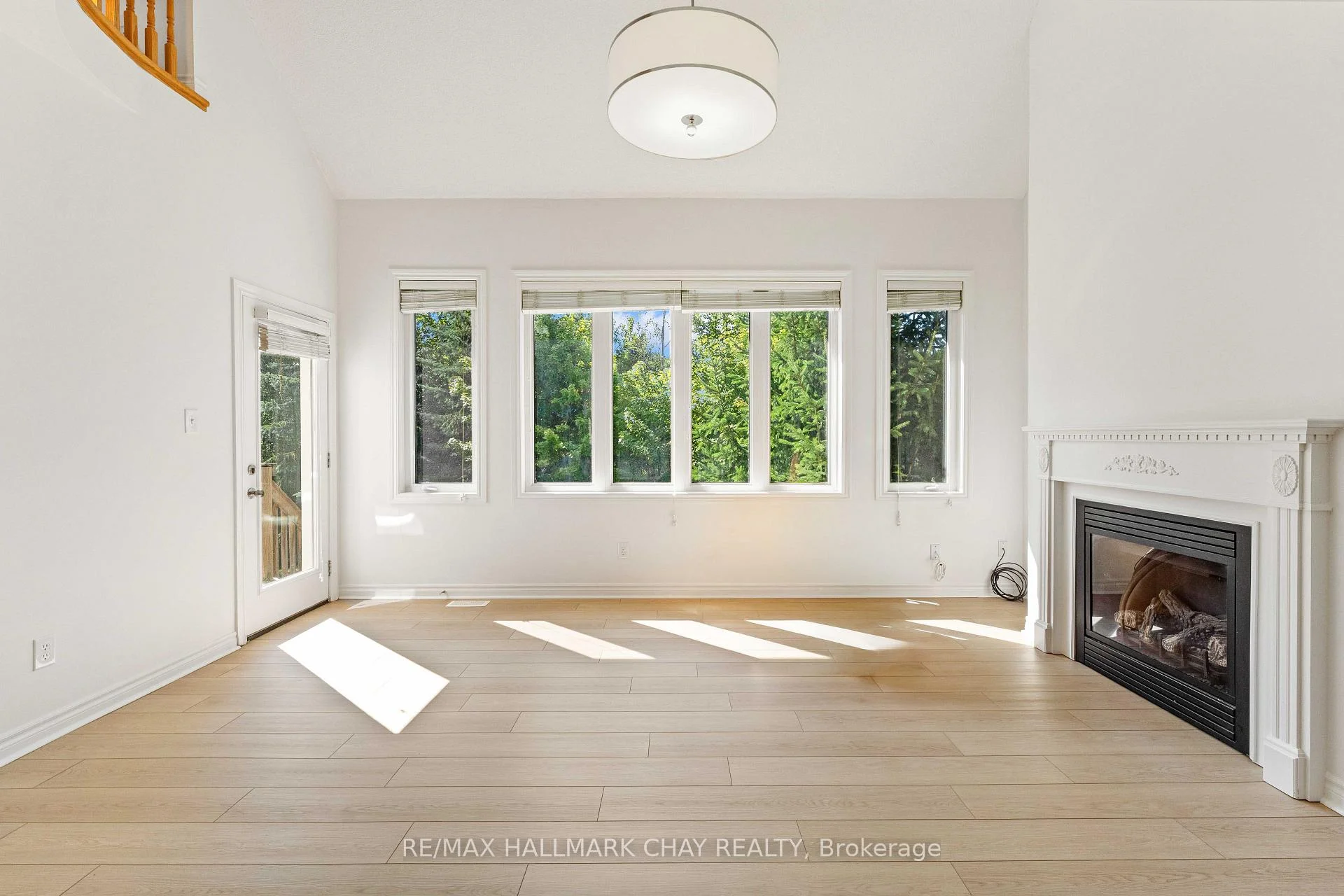 Photo 11 of 36 Starboard Circle, Wasaga Beach — HOMEH