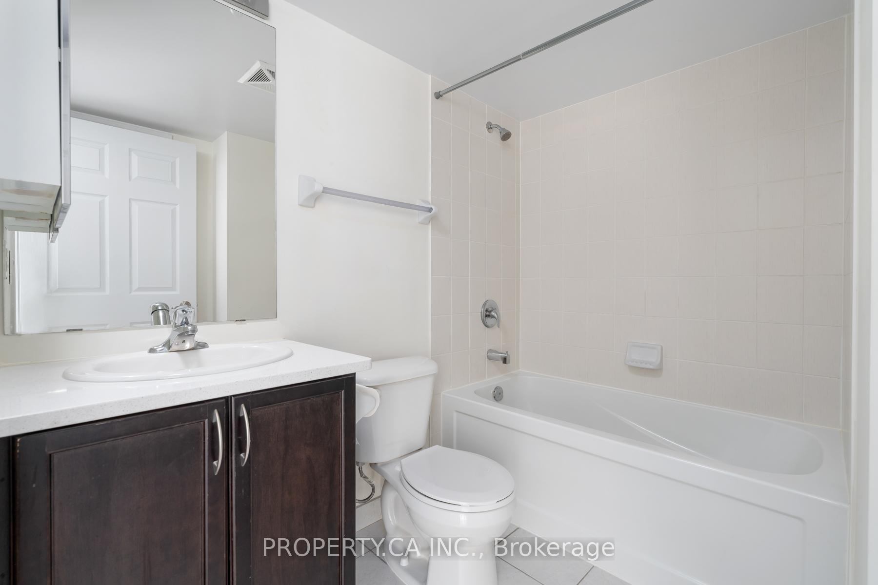Photo 7 of Unit 803, 25 Lower Simcoe Street, Toronto, Waterfront Communities — HOMEH