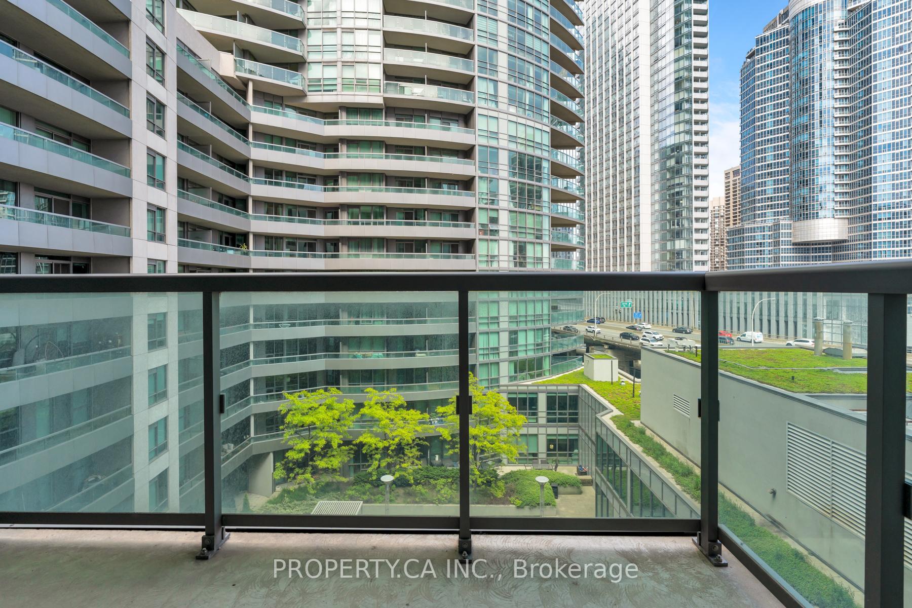 Photo 8 of Unit 803, 25 Lower Simcoe Street, Toronto, Waterfront Communities — HOMEH