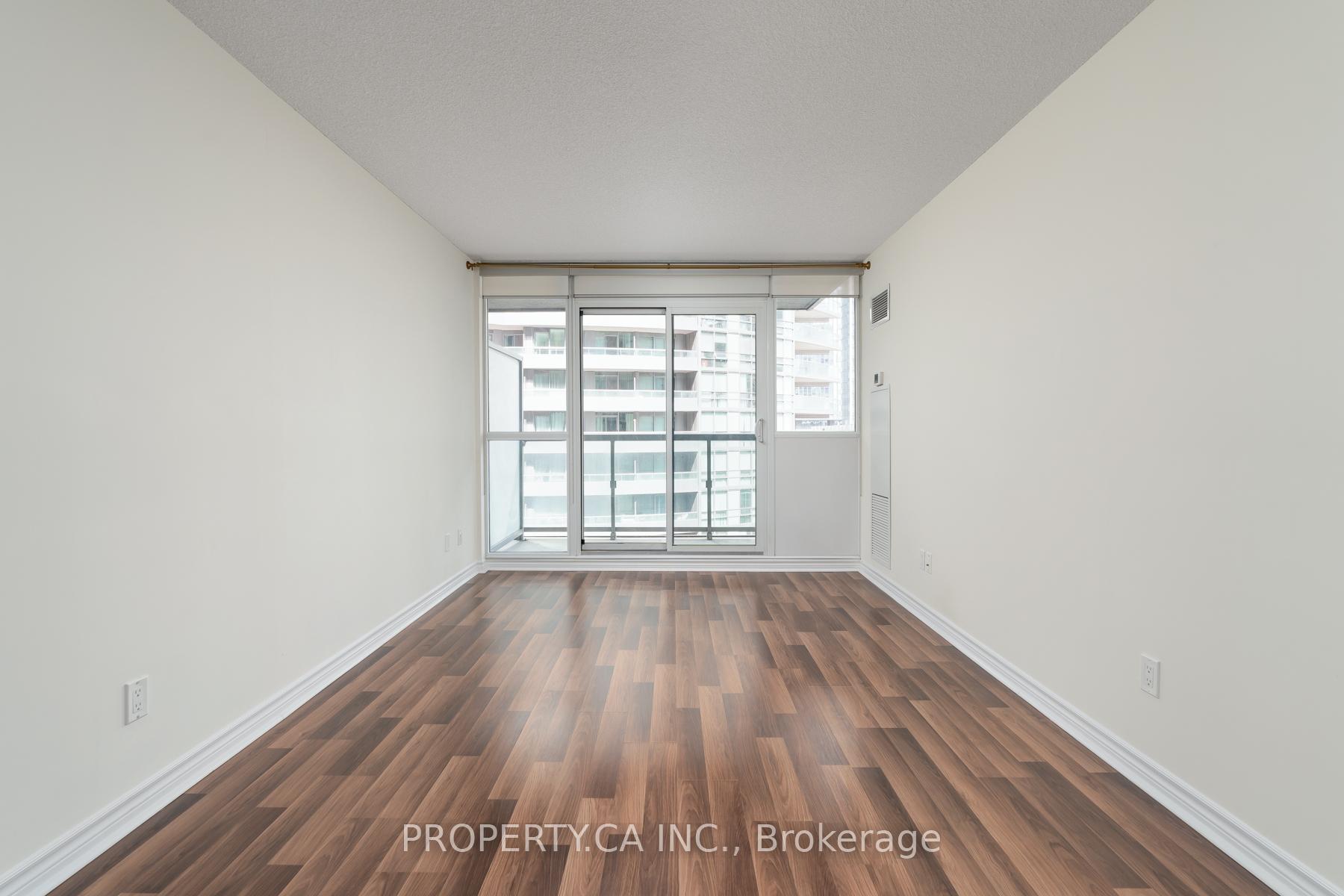 Photo 18 of Unit 803, 25 Lower Simcoe Street, Toronto, Waterfront Communities — HOMEH