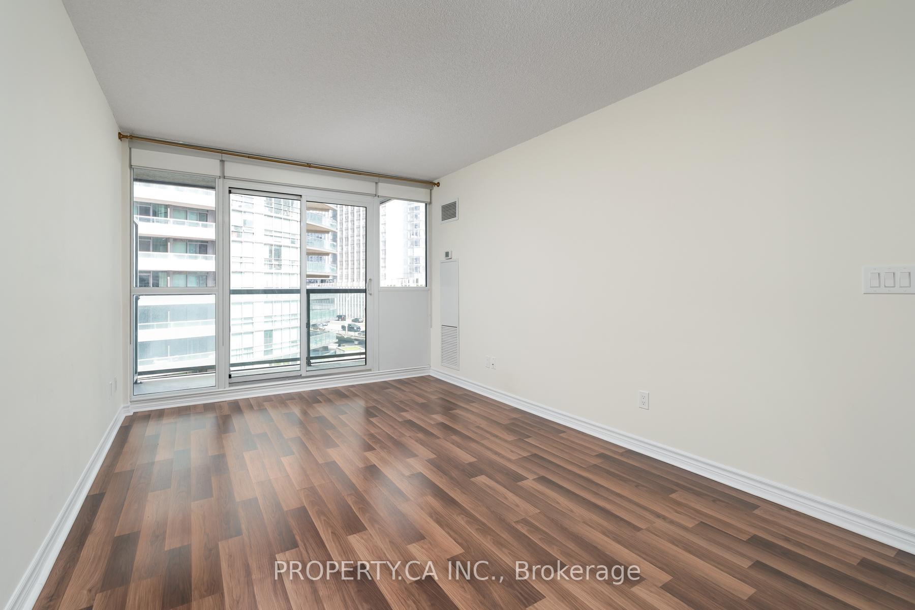 Photo 19 of Unit 803, 25 Lower Simcoe Street, Toronto, Waterfront Communities — HOMEH