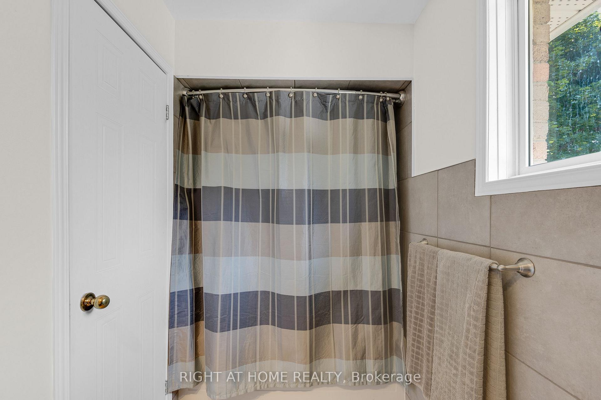 Photo 23 of 123 Benn Drive, Cambridge, Sheldon-Conestoga — HOMEH
