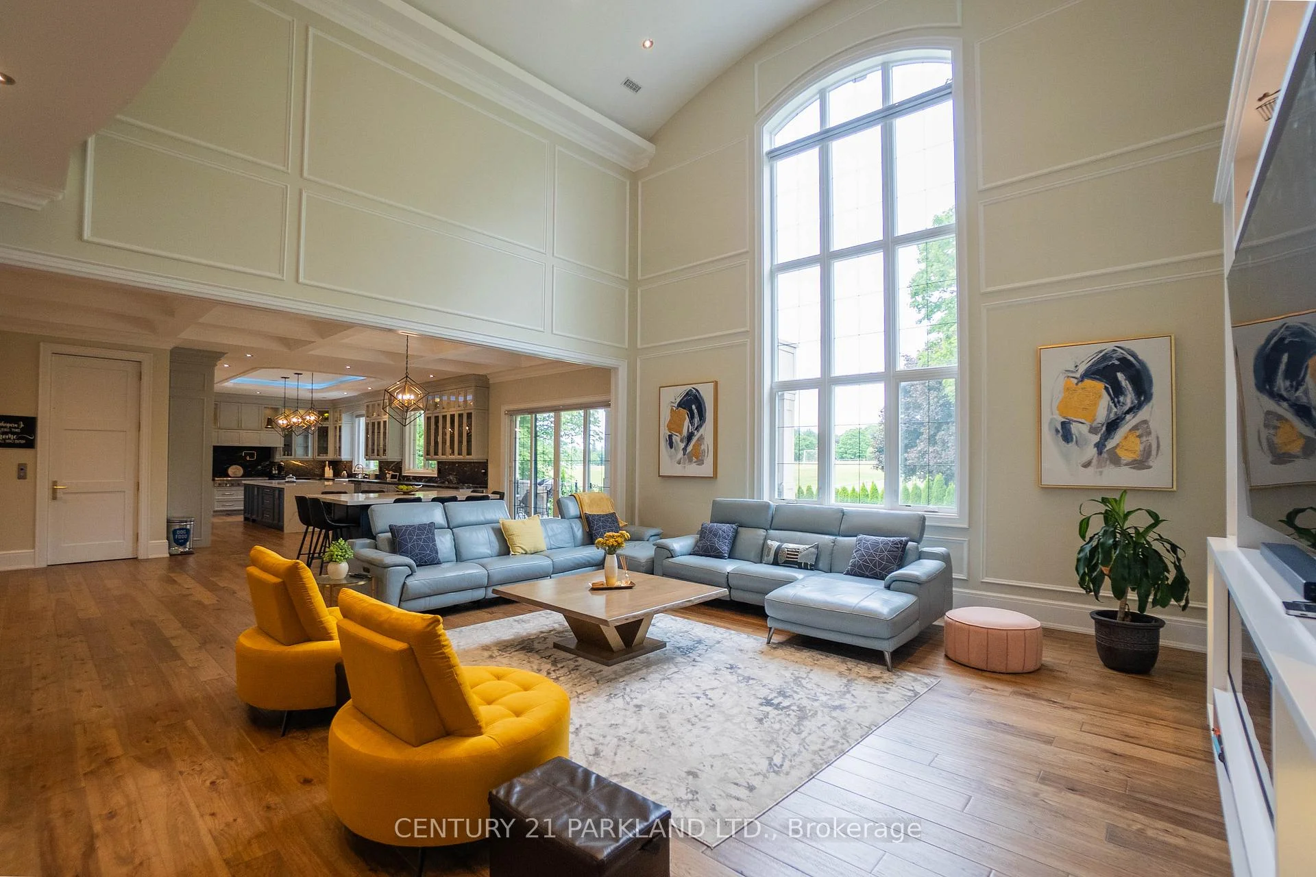 Photo 4 of 12 Hollywood Crescent, King, Nobleton — HOMEH