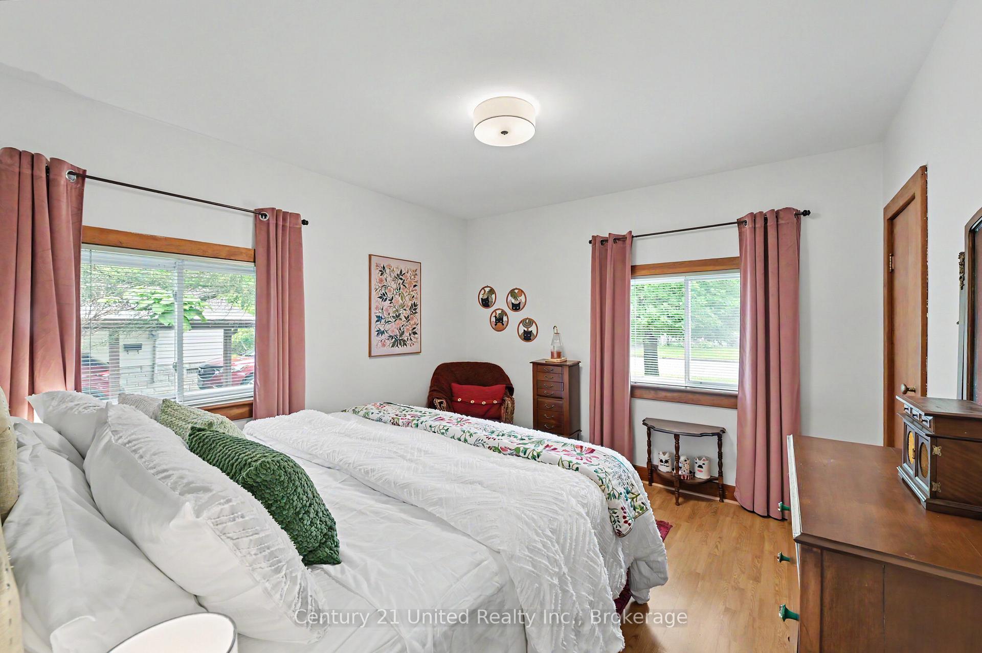Photo 13 of 260 Mckellar Street, Peterborough, Otonabee Ward 1 — HOMEH