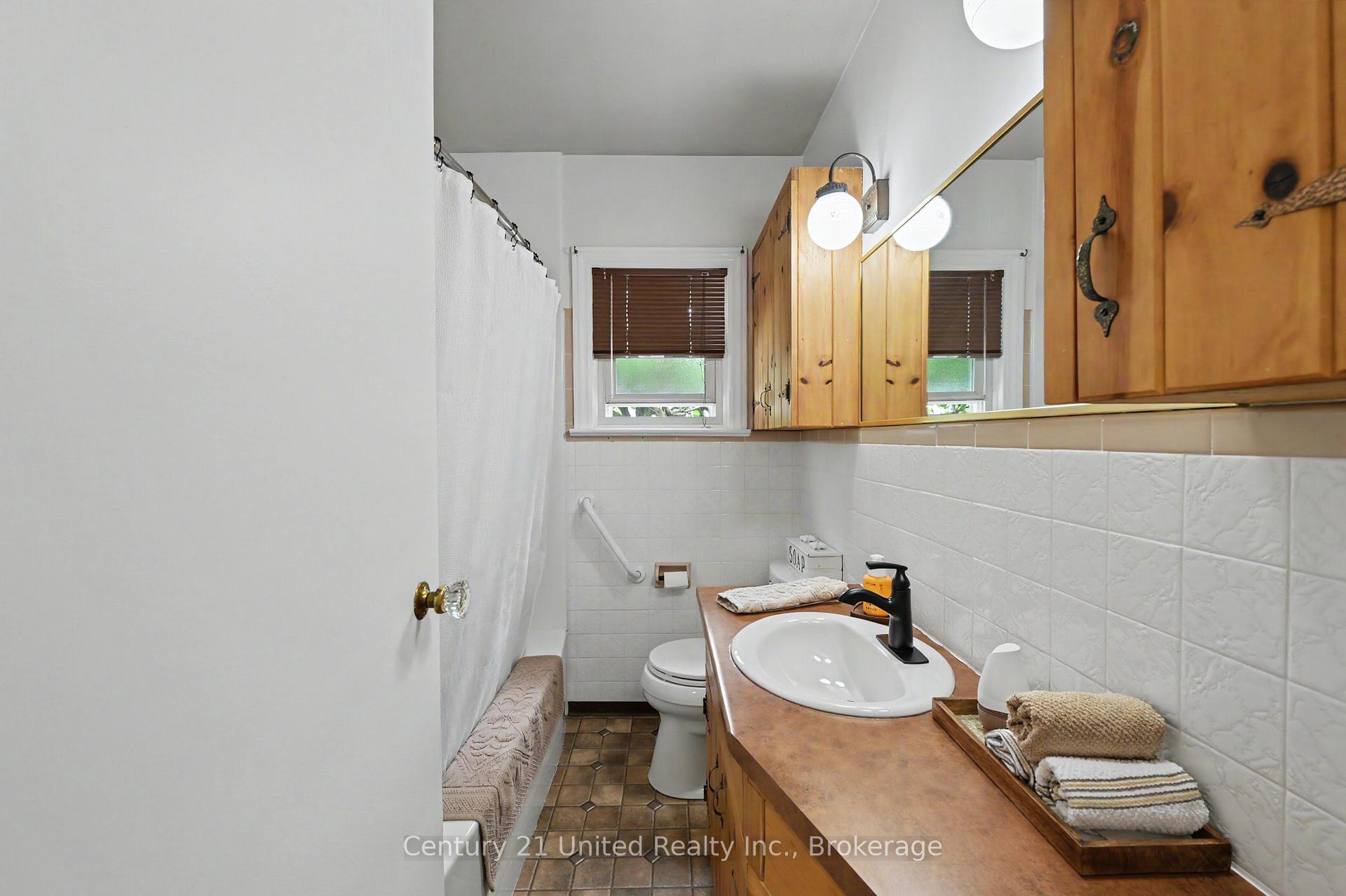 Photo 16 of 260 Mckellar Street, Peterborough, Otonabee Ward 1 — HOMEH