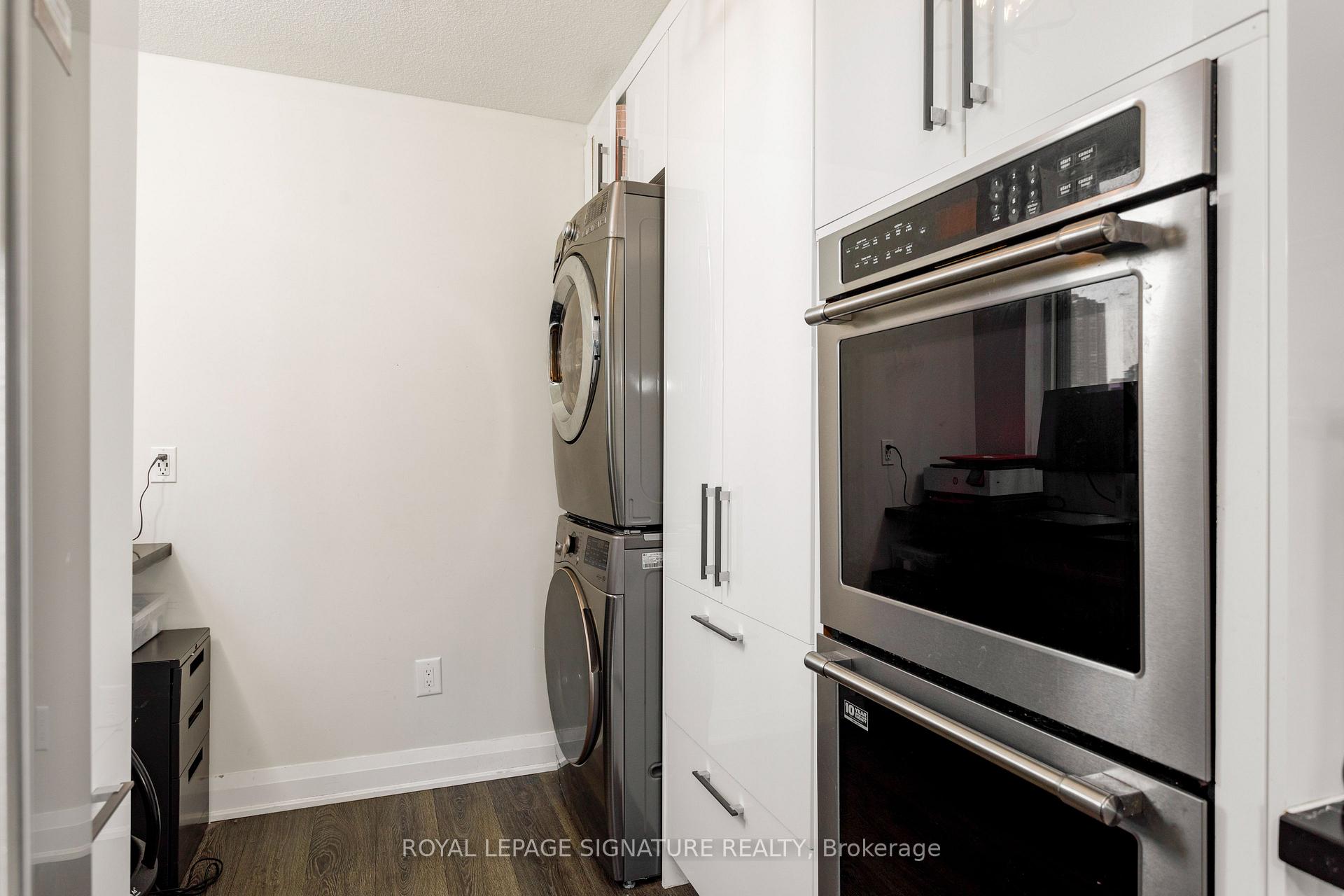 Photo 7 of Unit 302, 35 Ormskirk Avenue, Toronto, High Park-Swansea — HOMEH