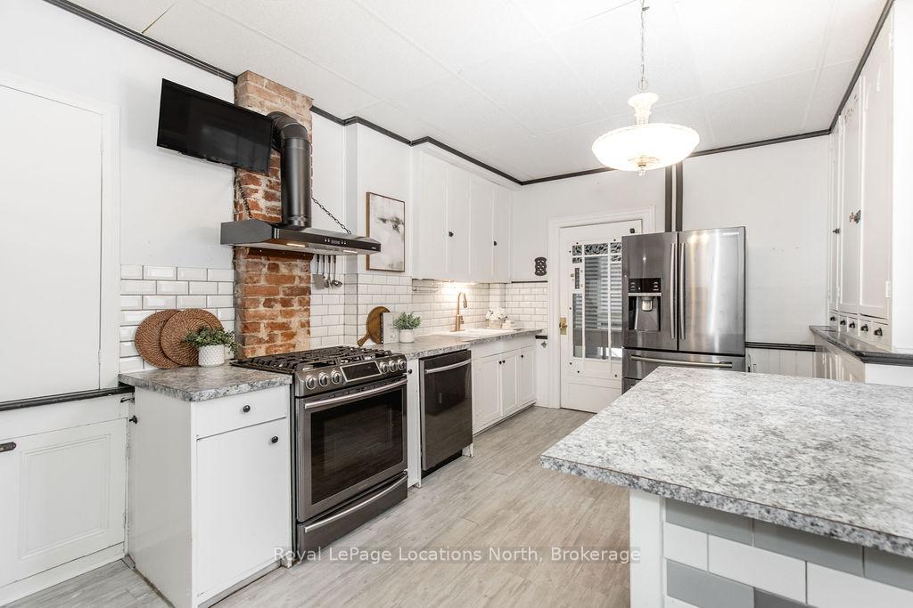 Photo 15 of 29 Tecumseth Street, Orillia — HOMEH