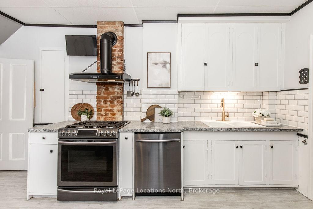 Photo 16 of 29 Tecumseth Street, Orillia — HOMEH