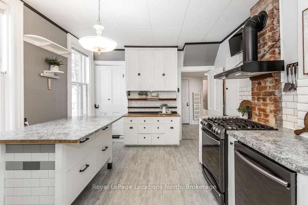 Photo 17 of 29 Tecumseth Street, Orillia — HOMEH