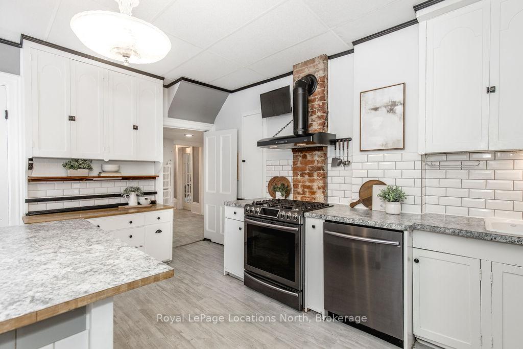 Photo 18 of 29 Tecumseth Street, Orillia — HOMEH