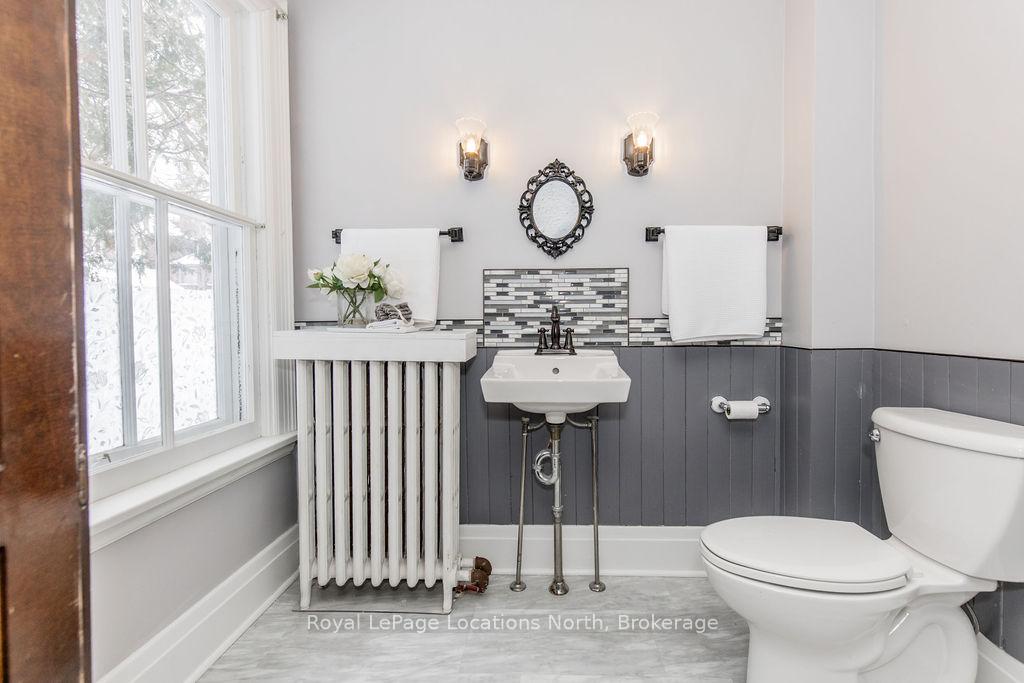 Photo 21 of 29 Tecumseth Street, Orillia — HOMEH