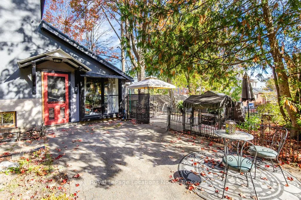 Photo 5 of 29 Tecumseth Street, Orillia — HOMEH