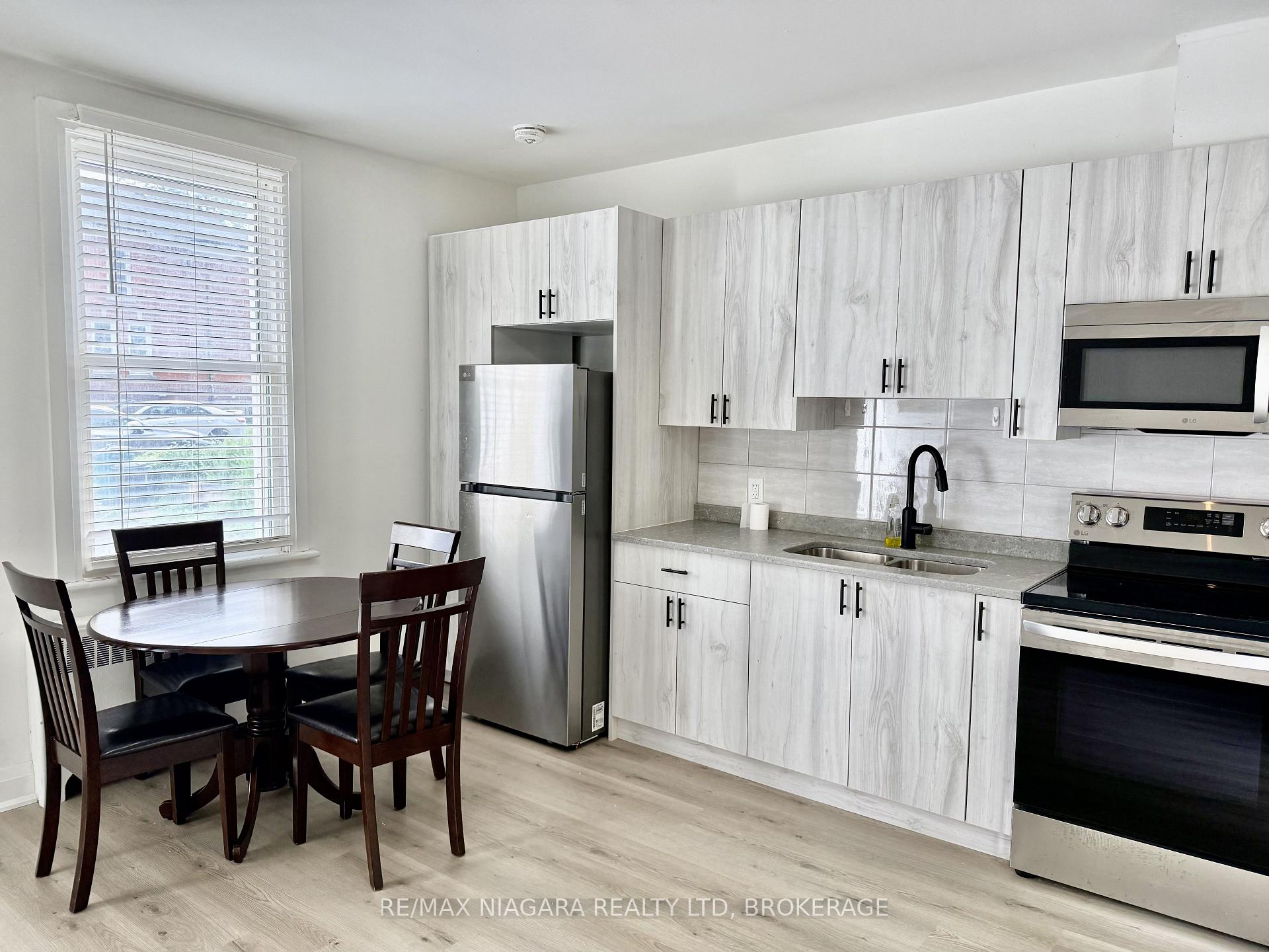 Front of Unit Unit 2, 4711 River Road