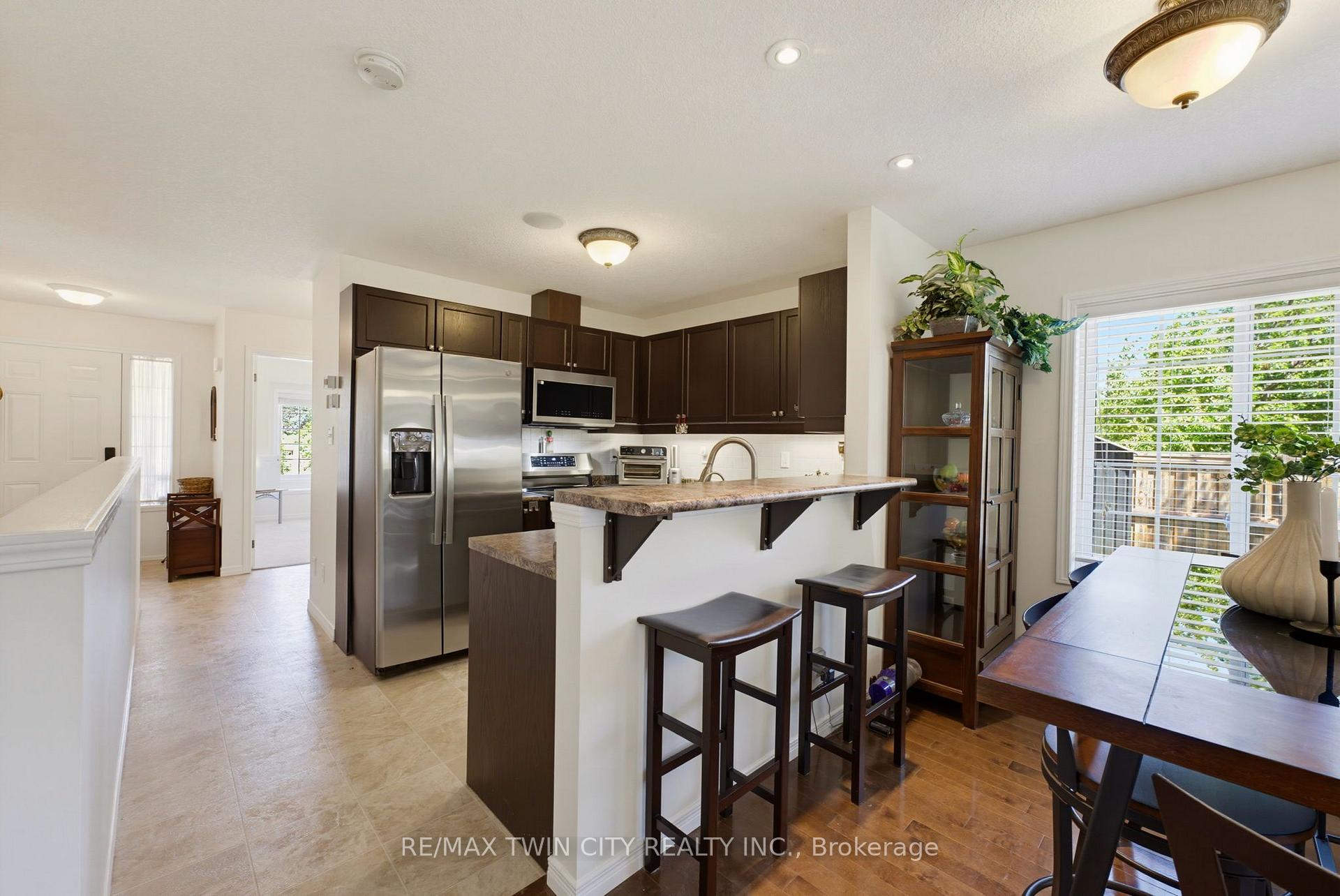 Photo 6 of 934 Zeller Crescent, Kitchener, Grand River South — HOMEH