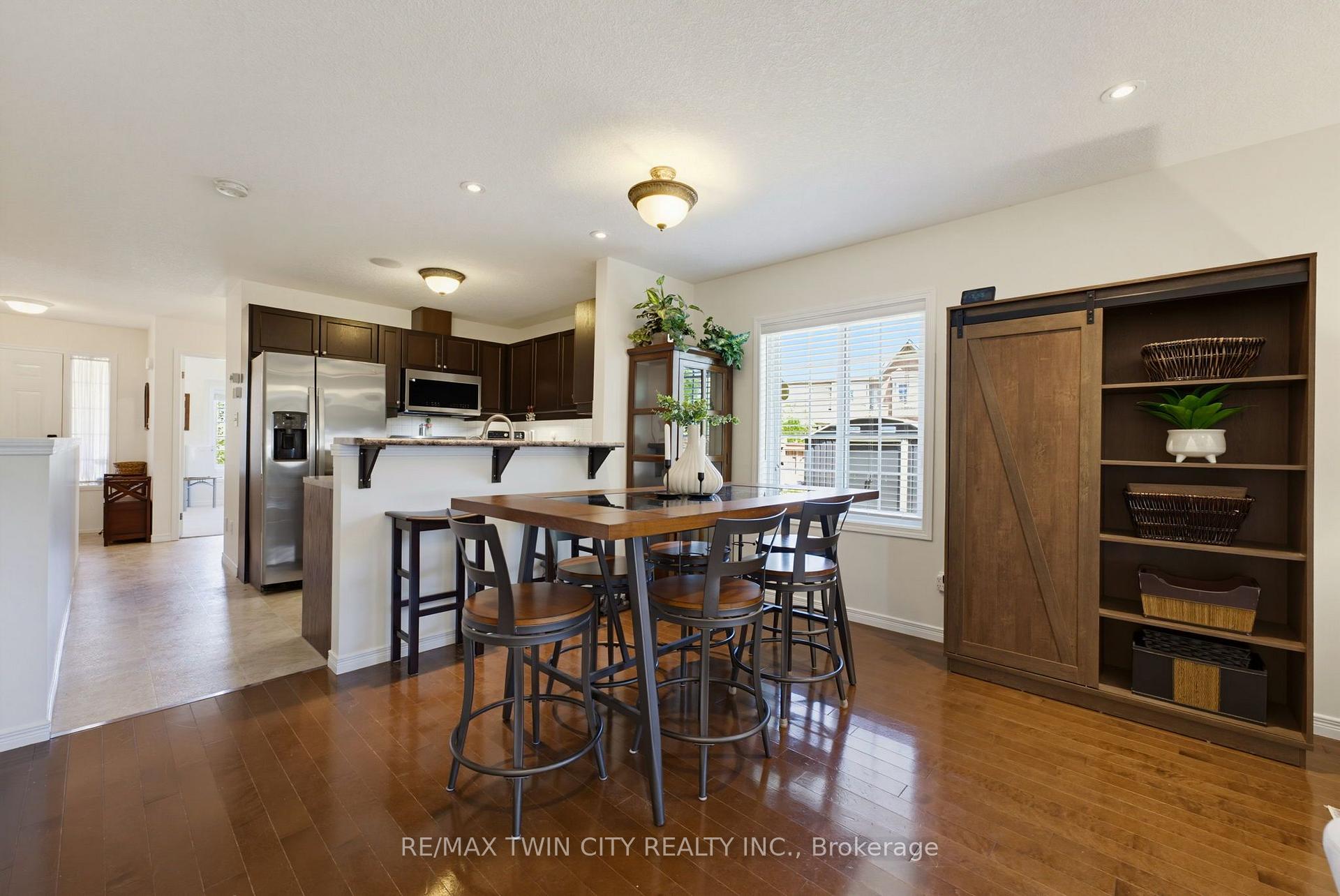 Photo 9 of 934 Zeller Crescent, Kitchener, Grand River South — HOMEH