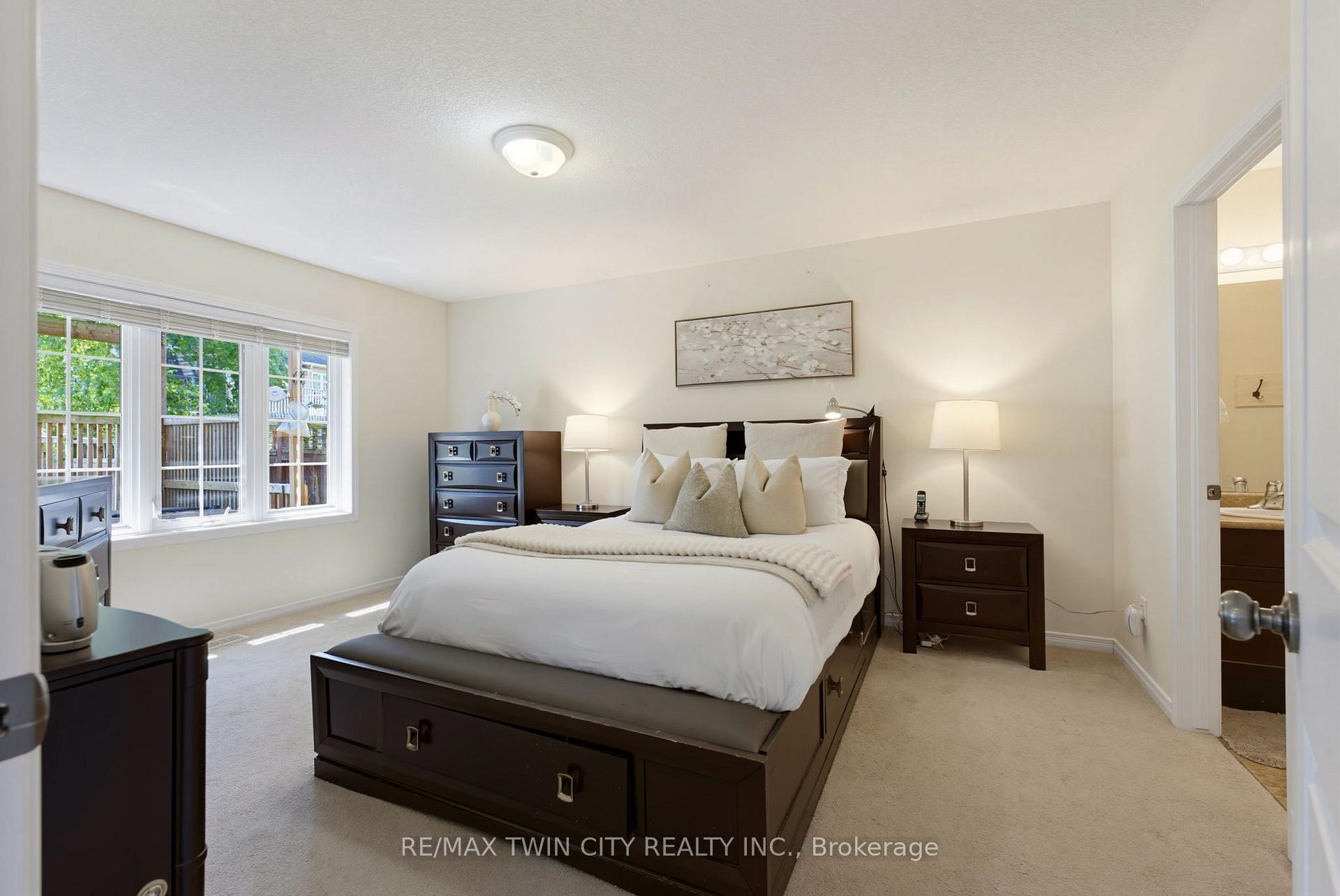 Photo 12 of 934 Zeller Crescent, Kitchener, Grand River South — HOMEH