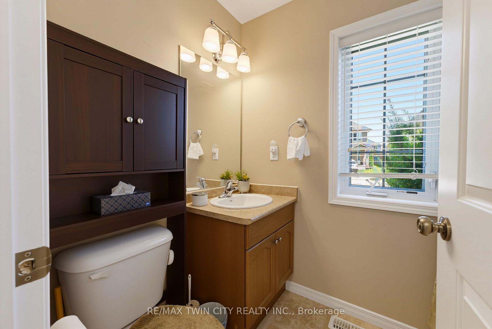 Photo 15 of 934 Zeller Crescent, Kitchener, Grand River South — HOMEH