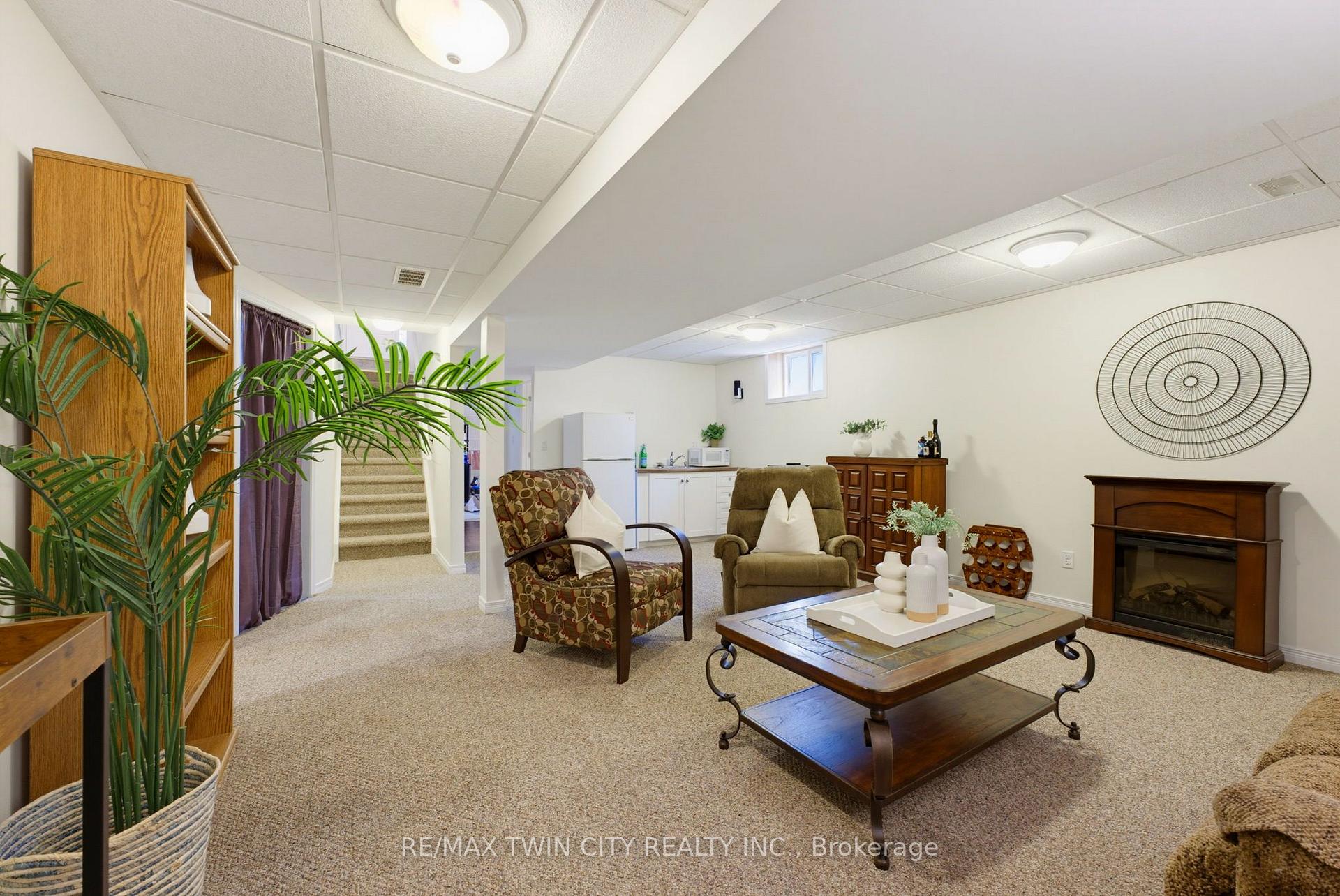 Photo 16 of 934 Zeller Crescent, Kitchener, Grand River South — HOMEH
